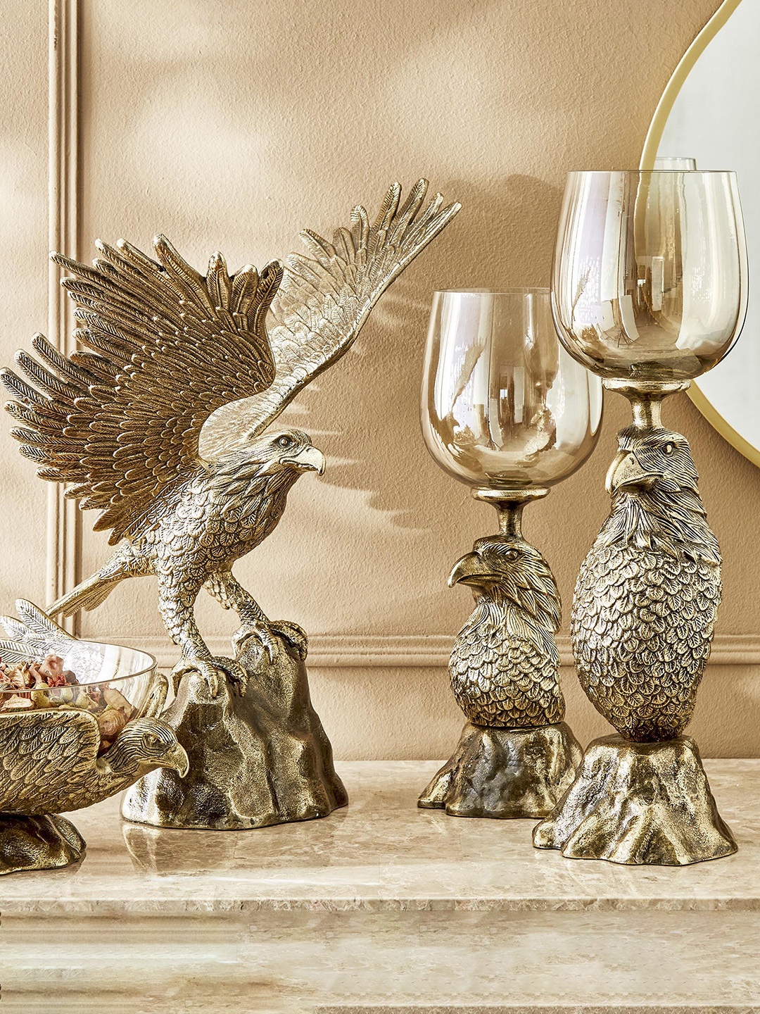 

Home Centre Gold Eternity Vivere Falcon Aluminum Showpiece