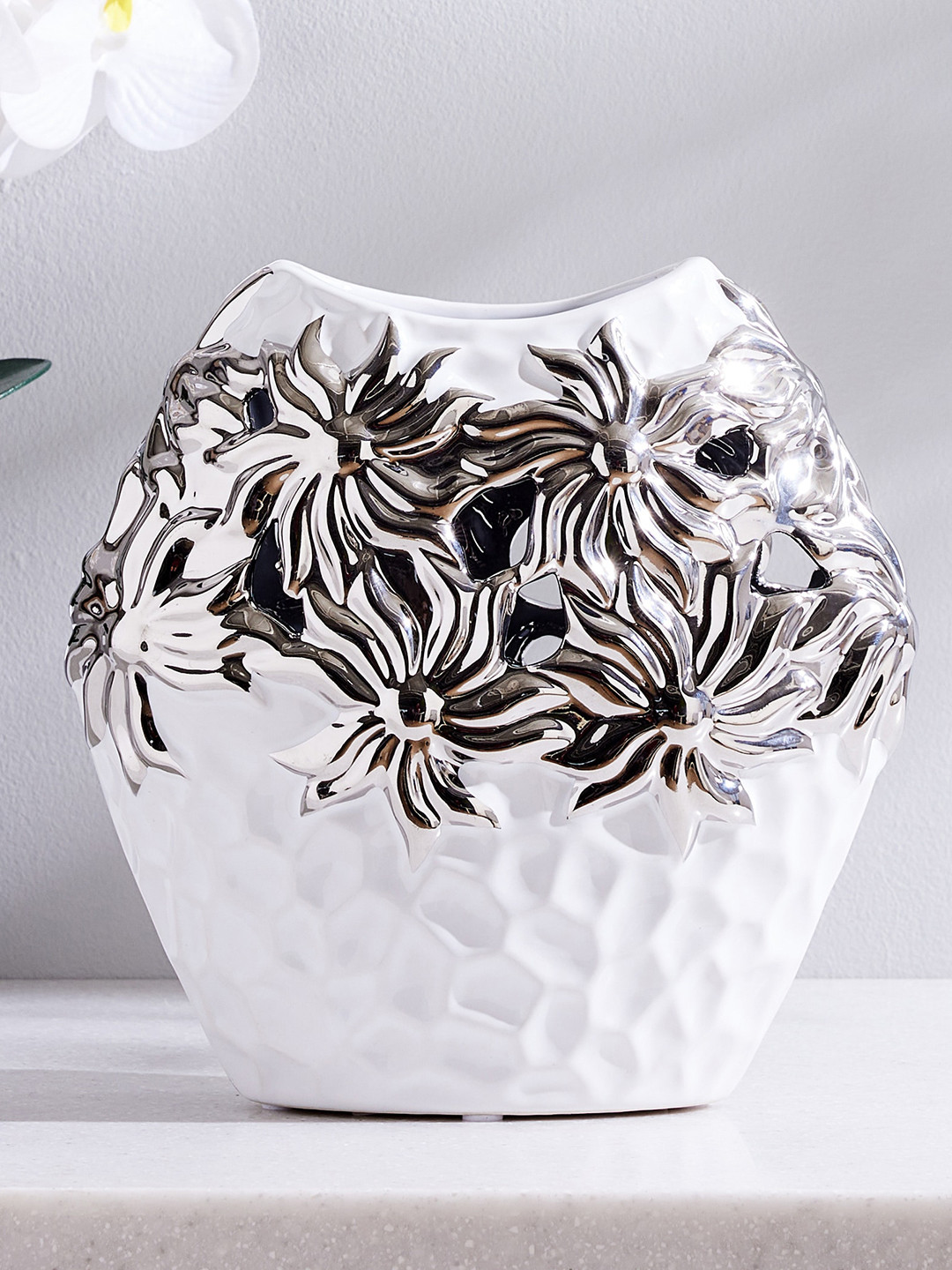 

Home Centre Brighton White & Grey Textured Ceramic Vase