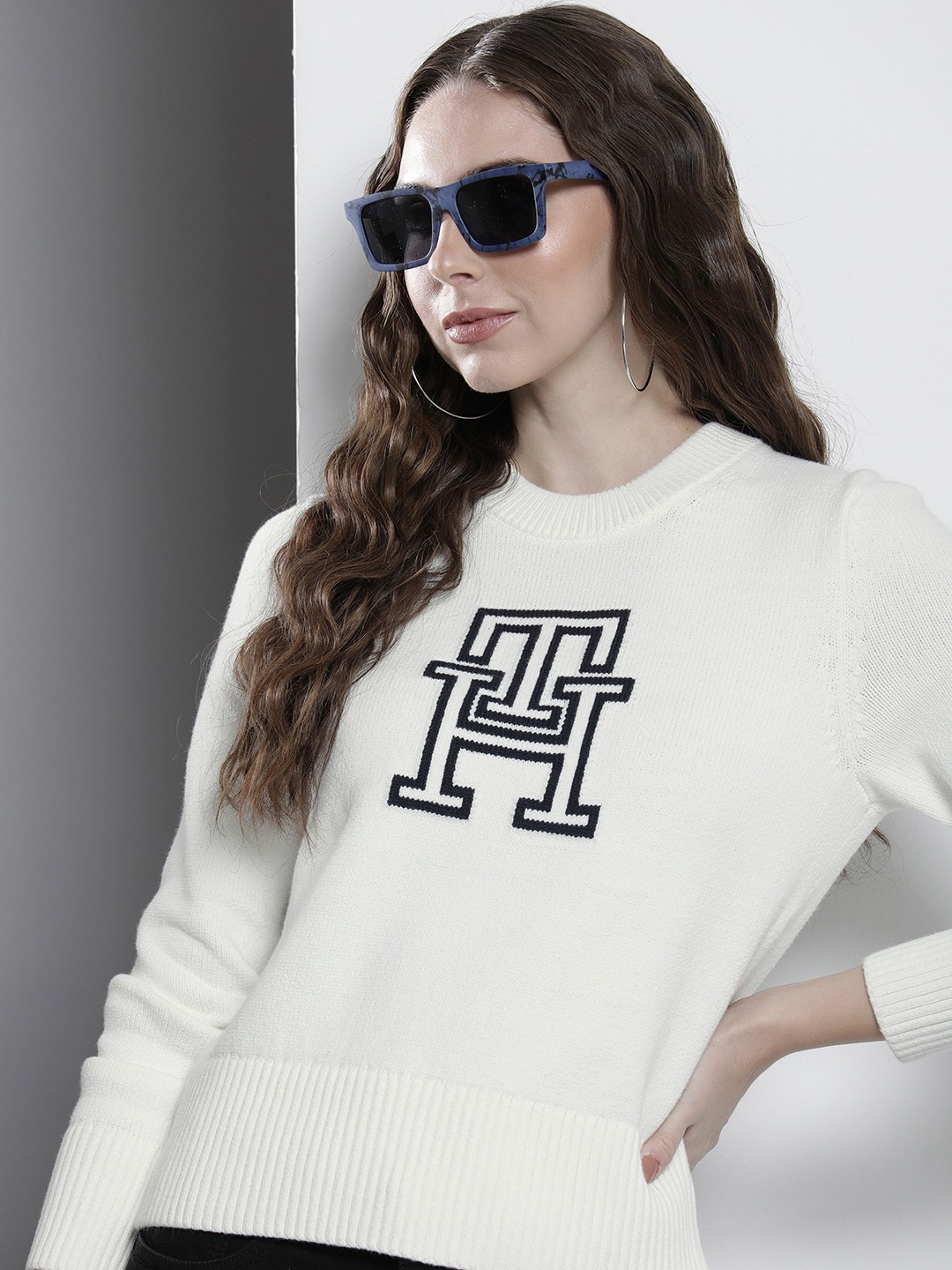 

Tommy Hilfiger Brand Logo Embroidered Pullover Sweatshirt, Off white