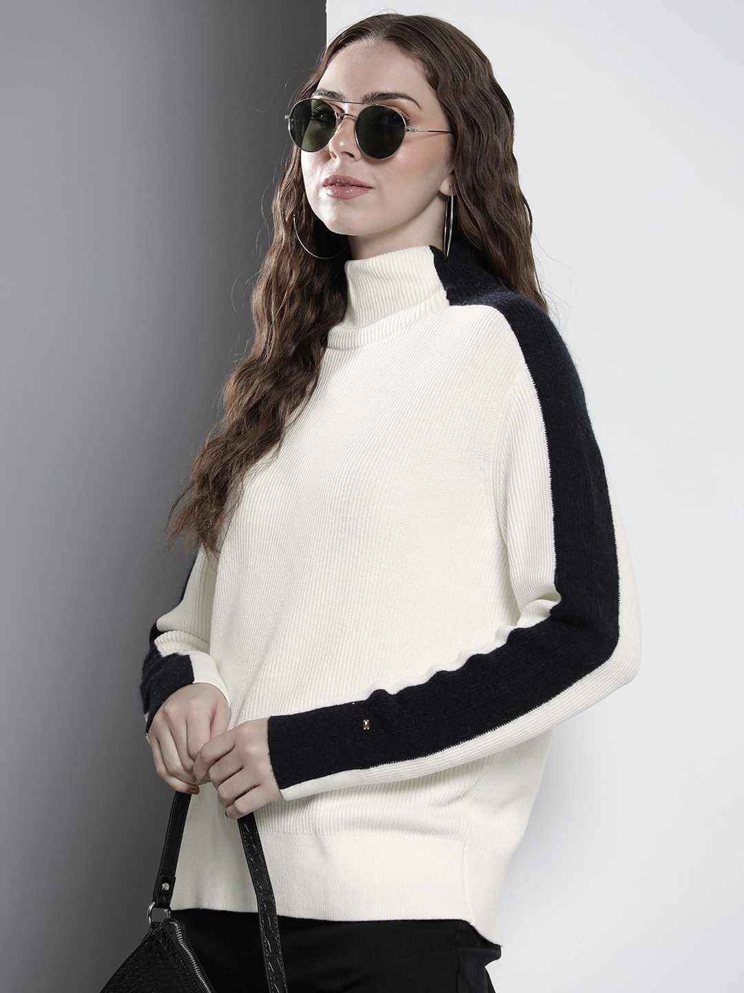 

Tommy Hilfiger Colourblocked Pure Cotton Sweatshirt, White
