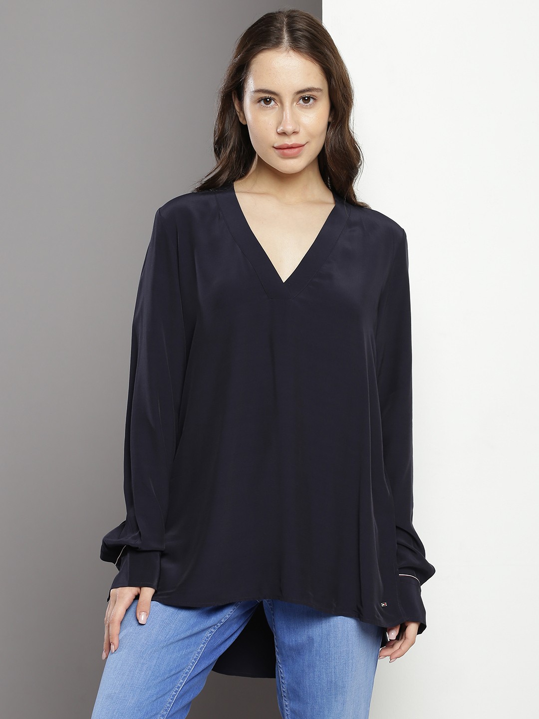

Tommy Hilfiger Solid V-Neck Long Sleeves Top, Navy blue