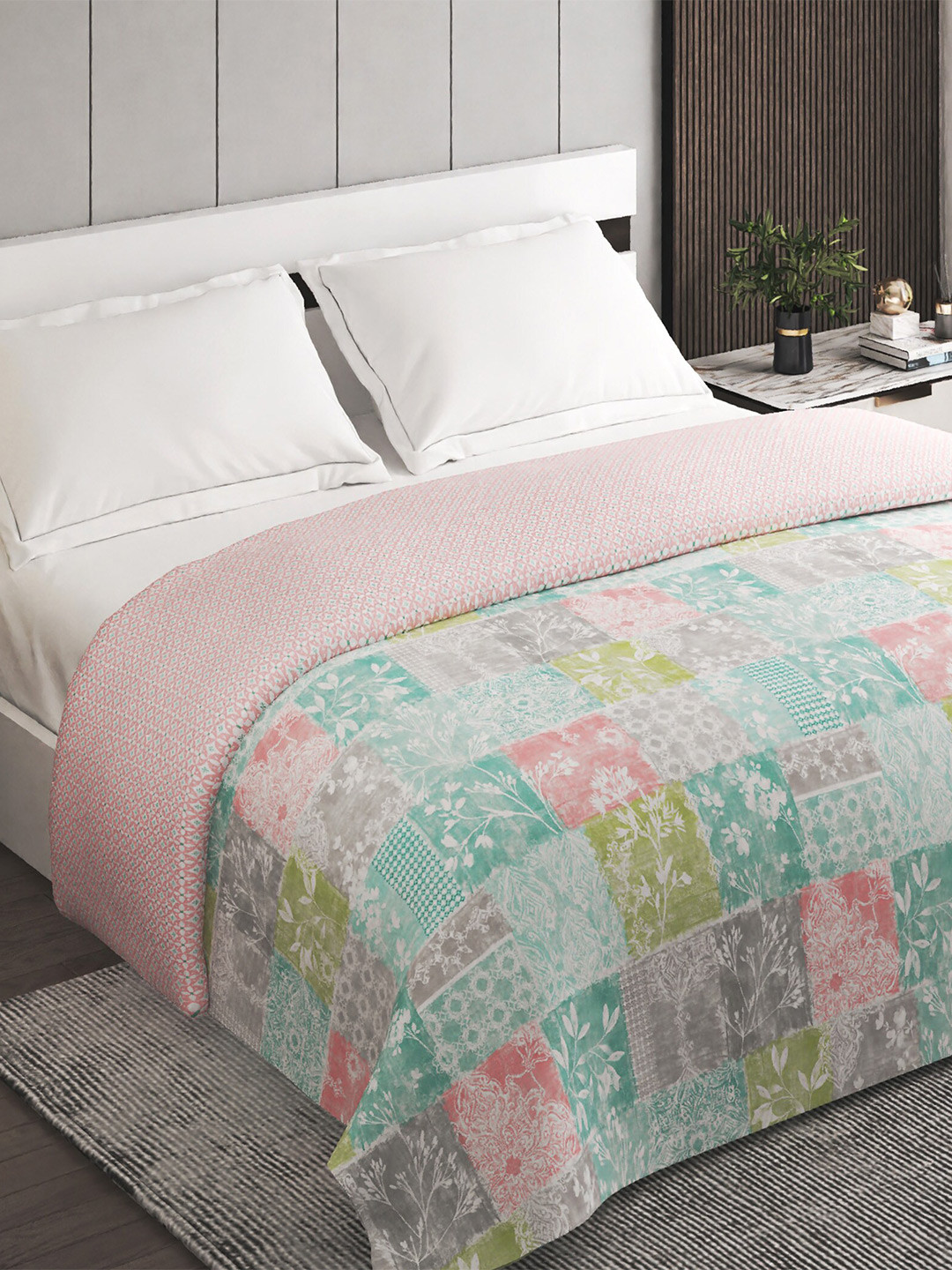 

Home Centre Medley-Hoovu Blue & Pink Floral Mild Winter 150 GSM Double Bed Comforter, Turquoise blue