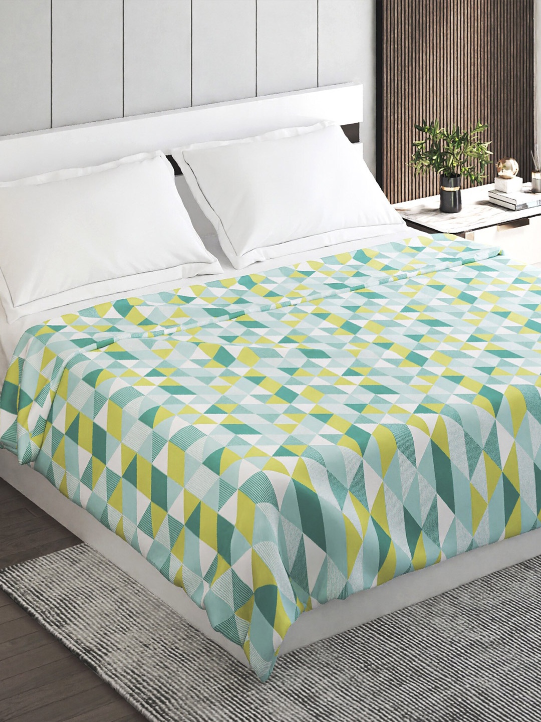 

Home Centre Spinel Teal & White Geometric Mild Winter 150 GSM Double Bed Blanket