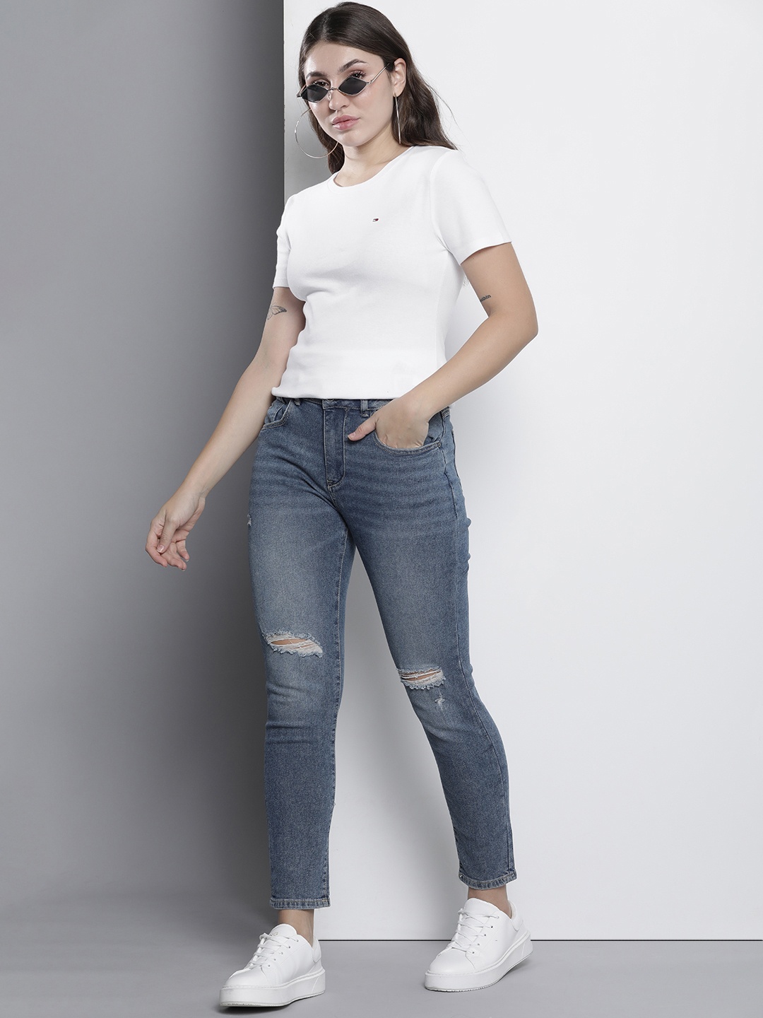 

Tommy Hilfiger Pure Cotton Brand Logo Embroidered T-shirt, White