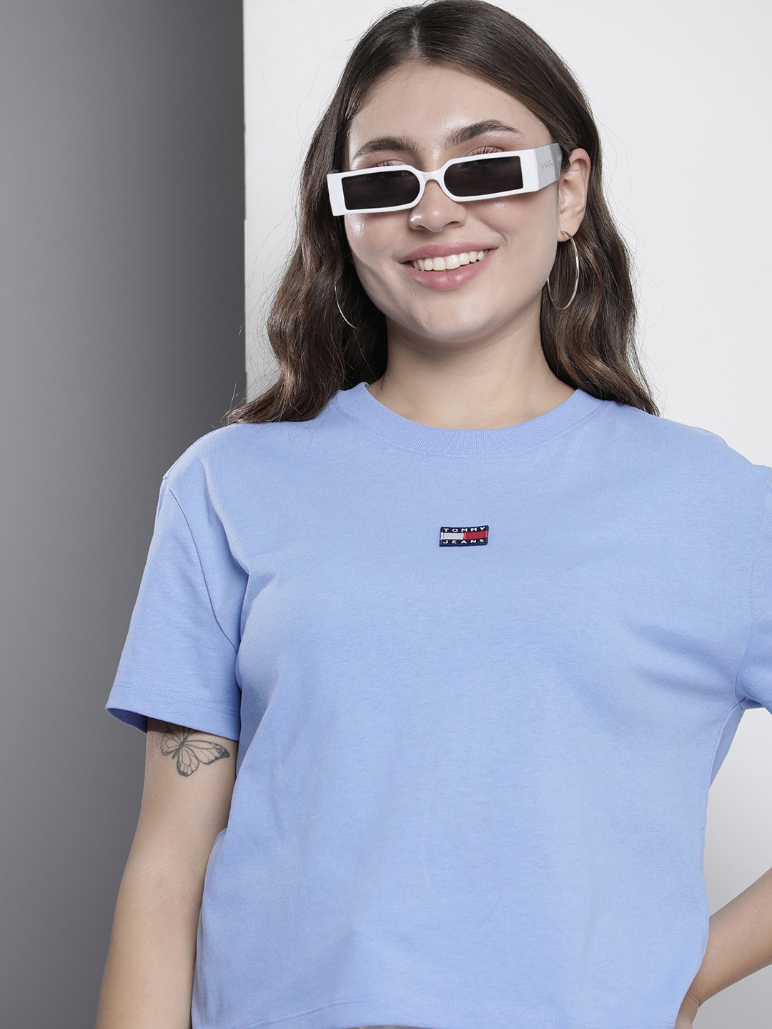 

Tommy Hilfiger Solid Round-Neck Badge Casual T-shirt, Blue