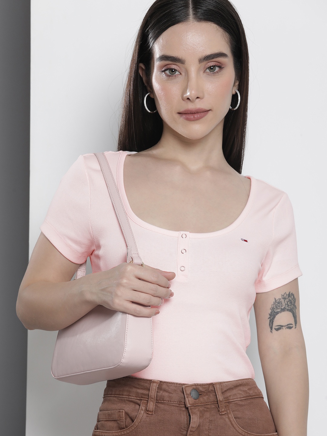 

Tommy Hilfiger Solid Henley Neck Slim Fit Ribbed T-shirt, Peach