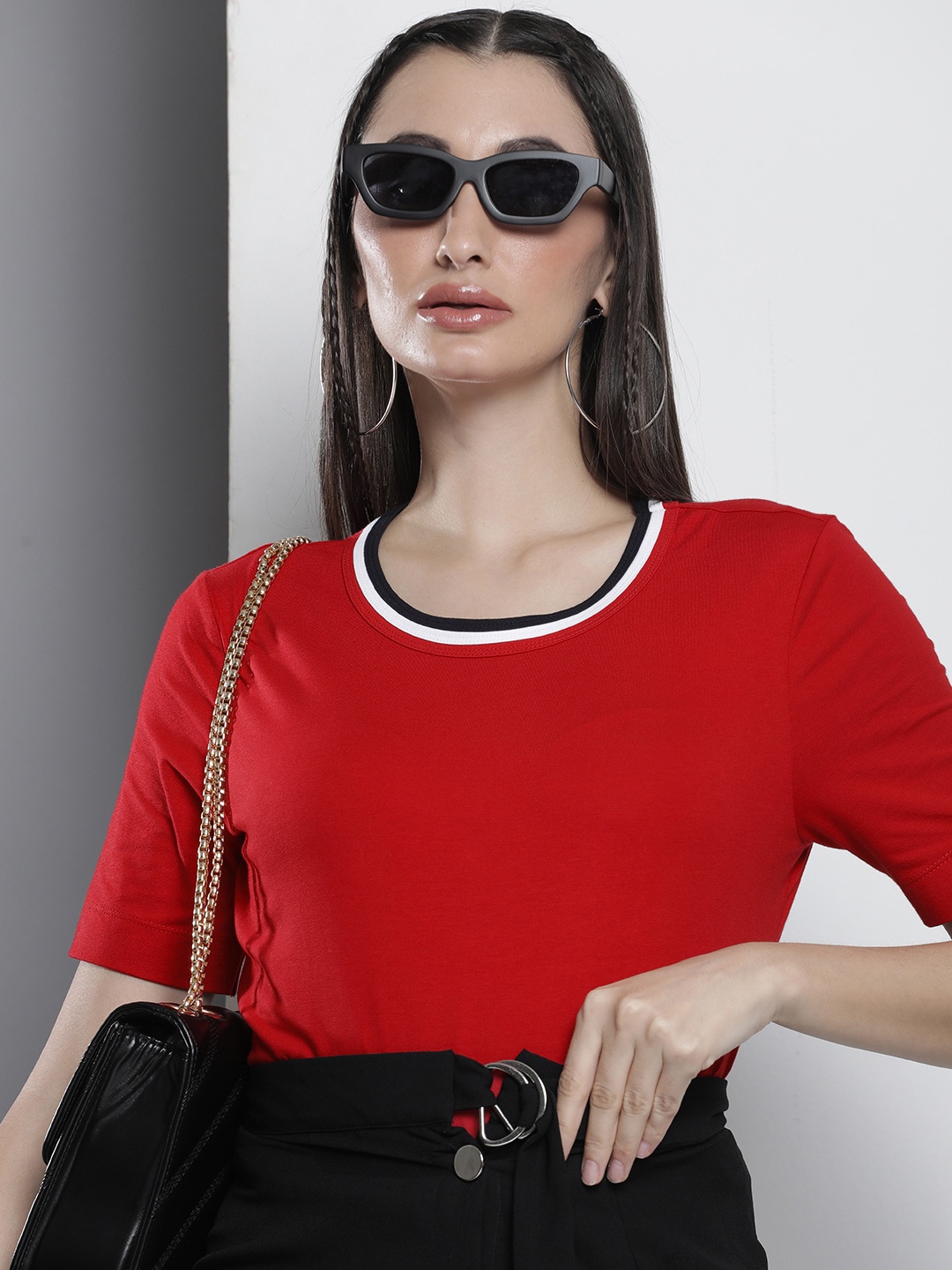 

Tommy Hilfiger Solid Round Neck Casual T-shirt, Red