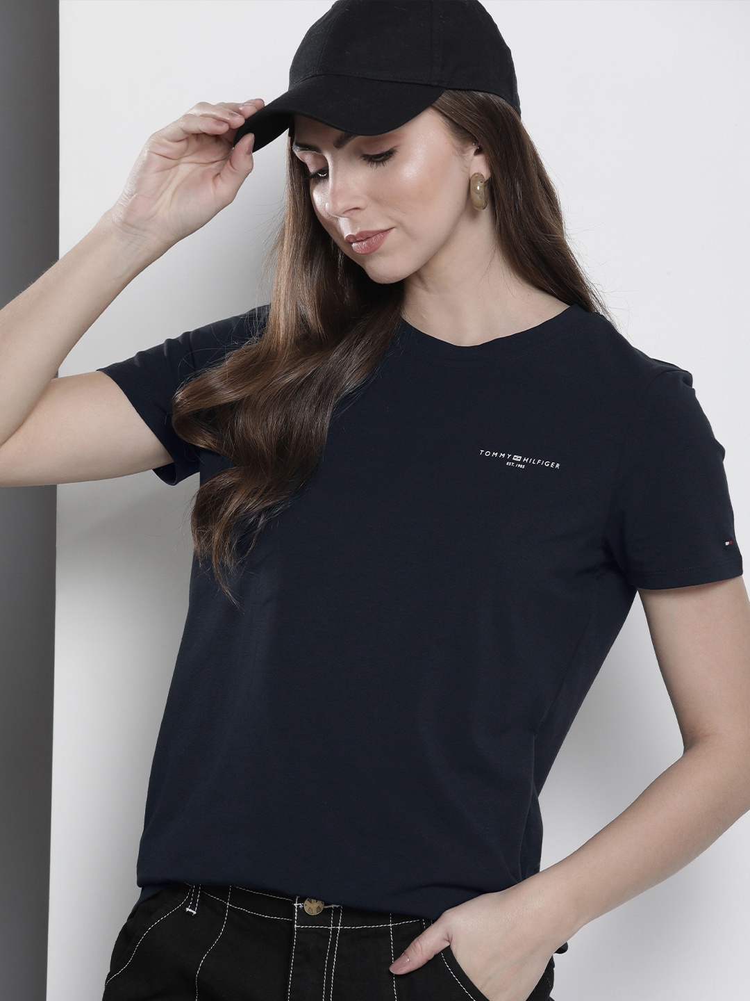 

Tommy Hilfiger Brand Logo Applique Casual T-shirt, Navy blue