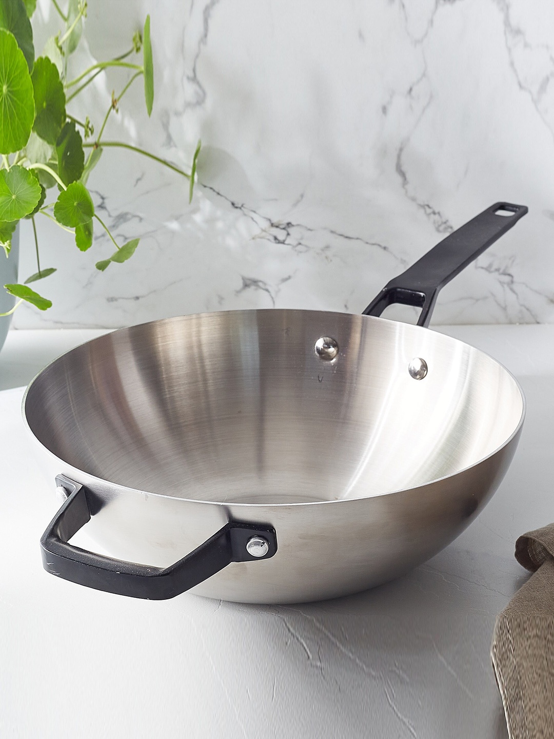 

Home Centre Signature Array Silver Toned & Black Stainless Steel Induction Wok 4.4 L