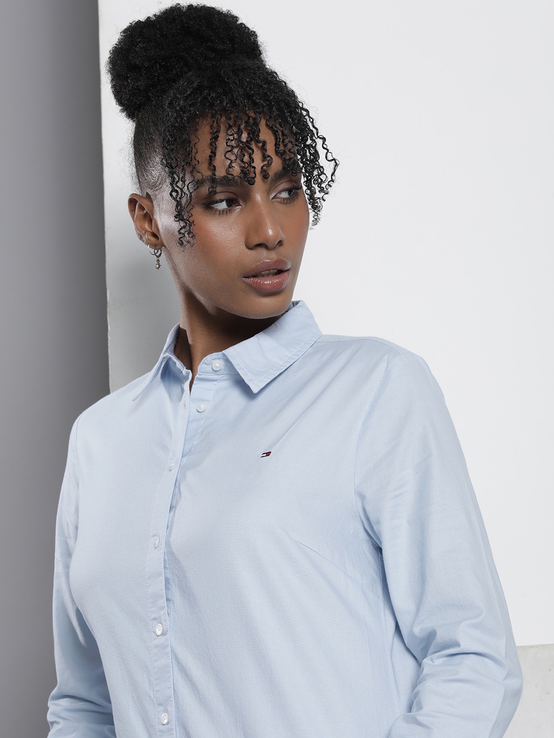 

Tommy Hilfiger Classic Fit Solid Casual Shirt, Blue
