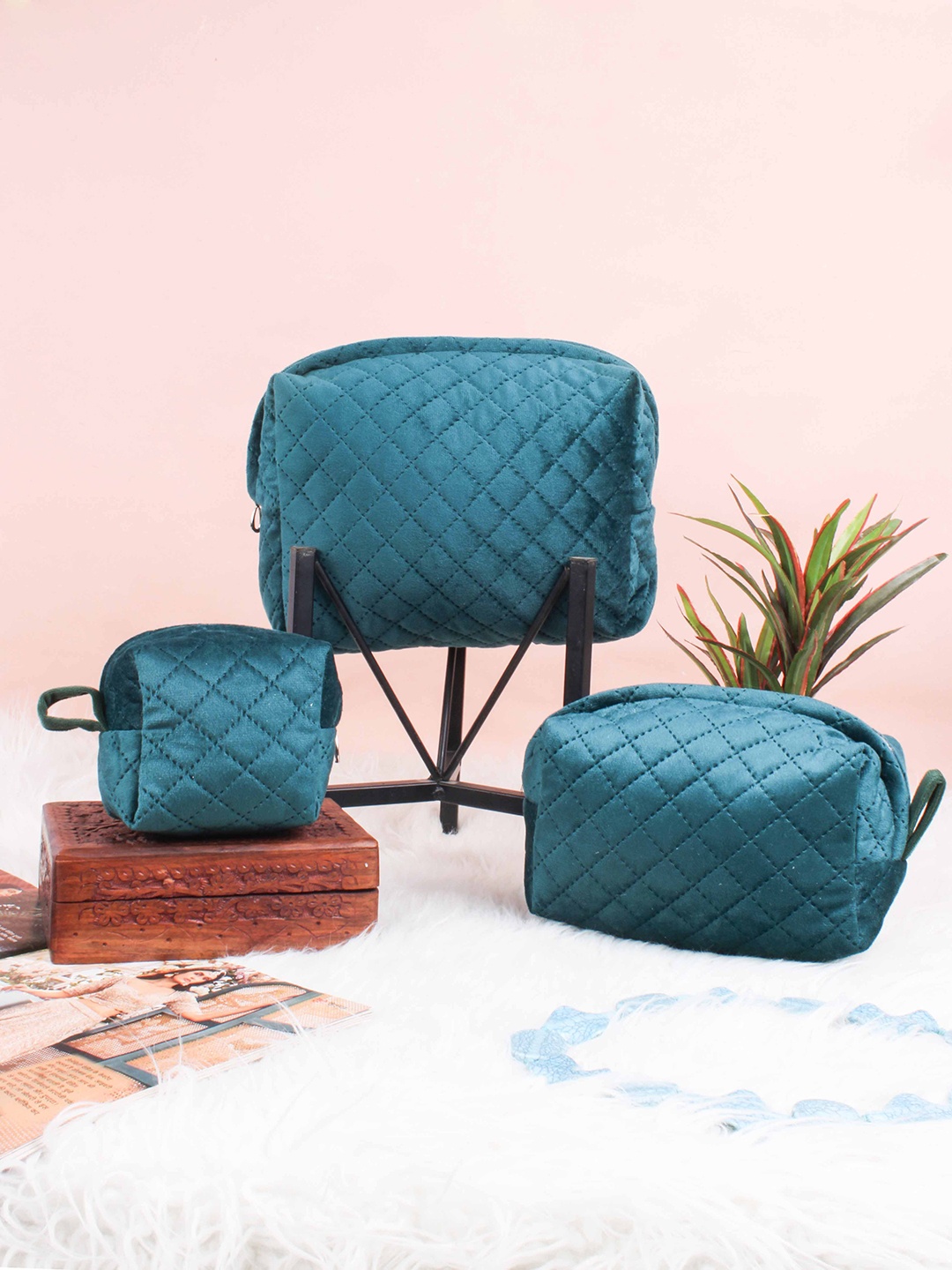 

STITCHNEST Set of 3 Quilted Velvet Cosmetic Bags, Green