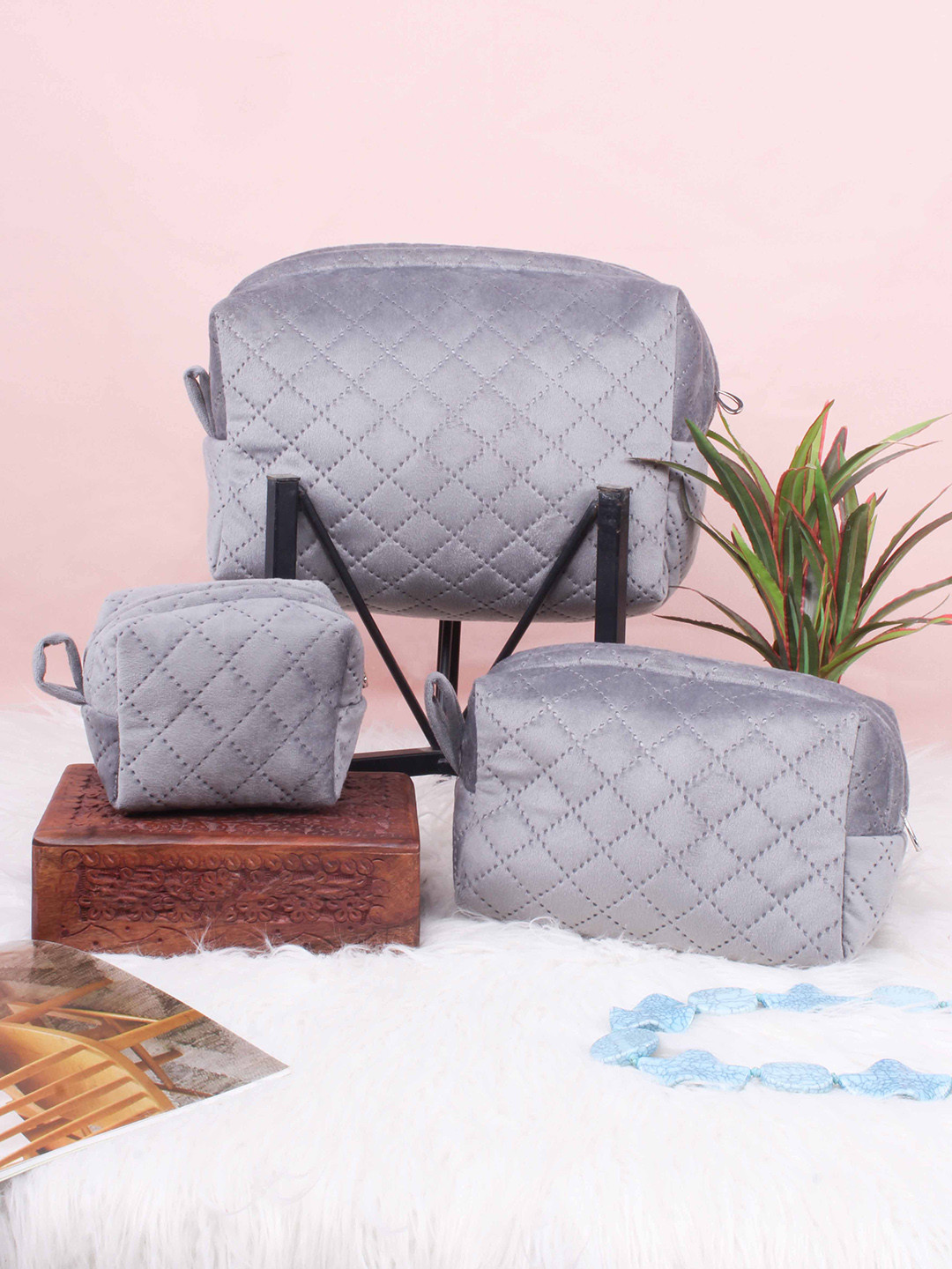 

STITCHNEST Set of 3 Quilted Velvet Cosmetic Bags, Grey