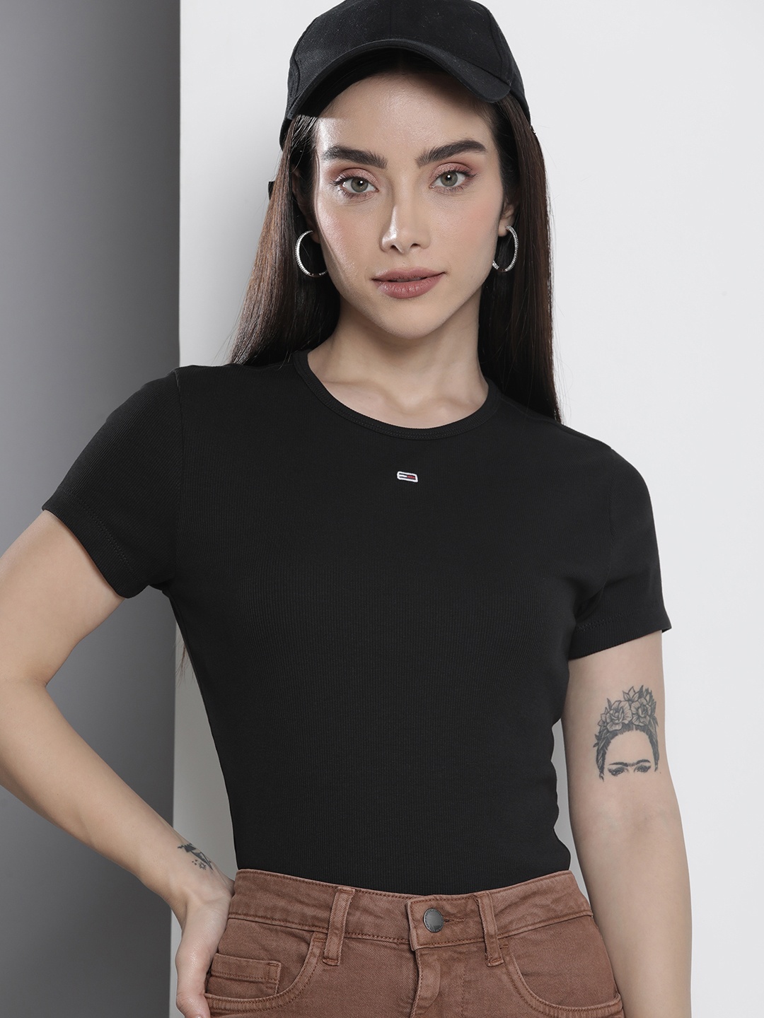

Tommy Hilfiger Solid Slim Fit Ribbed Casual T-shirt, Black
