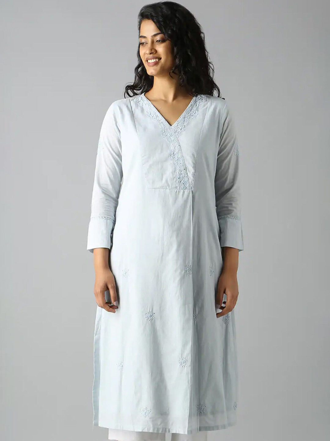 

Taneira Embroidered V-Neck Pure Cotton Kurta, Blue