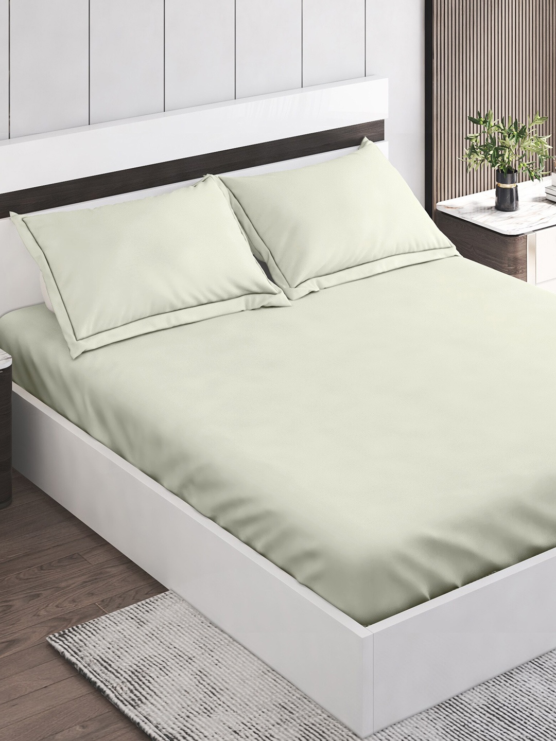 

Home Centre Sea Green 144 TC Cotton King Bedsheet with 2 Pillow Covers