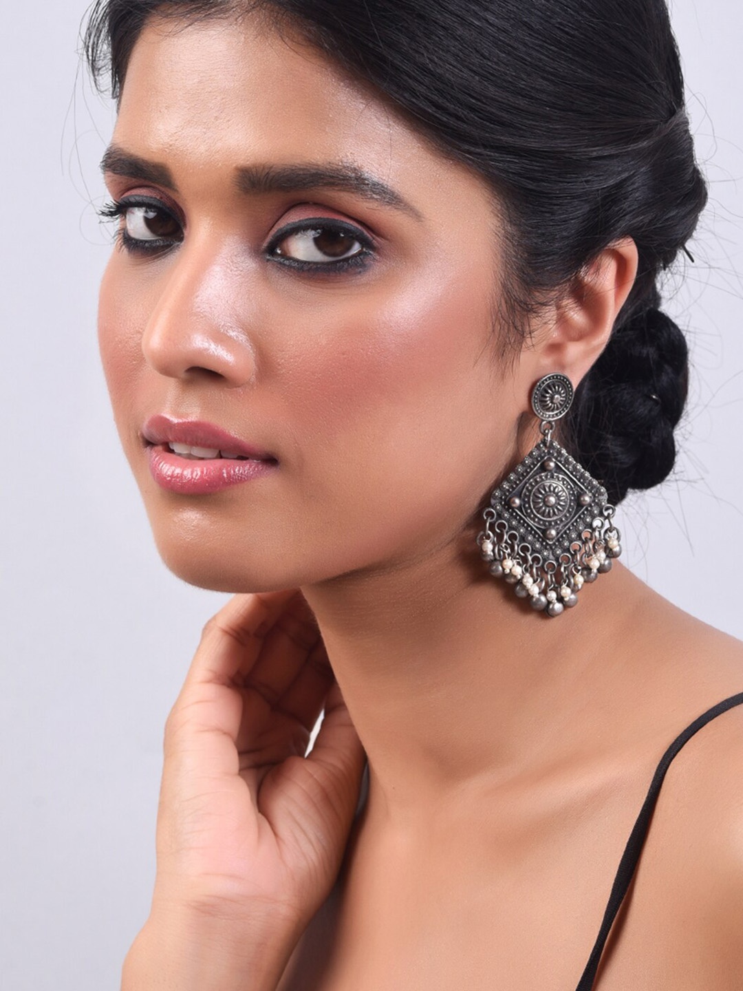 

phuljhadi Silver-Plated Contemporary Drop Earrings