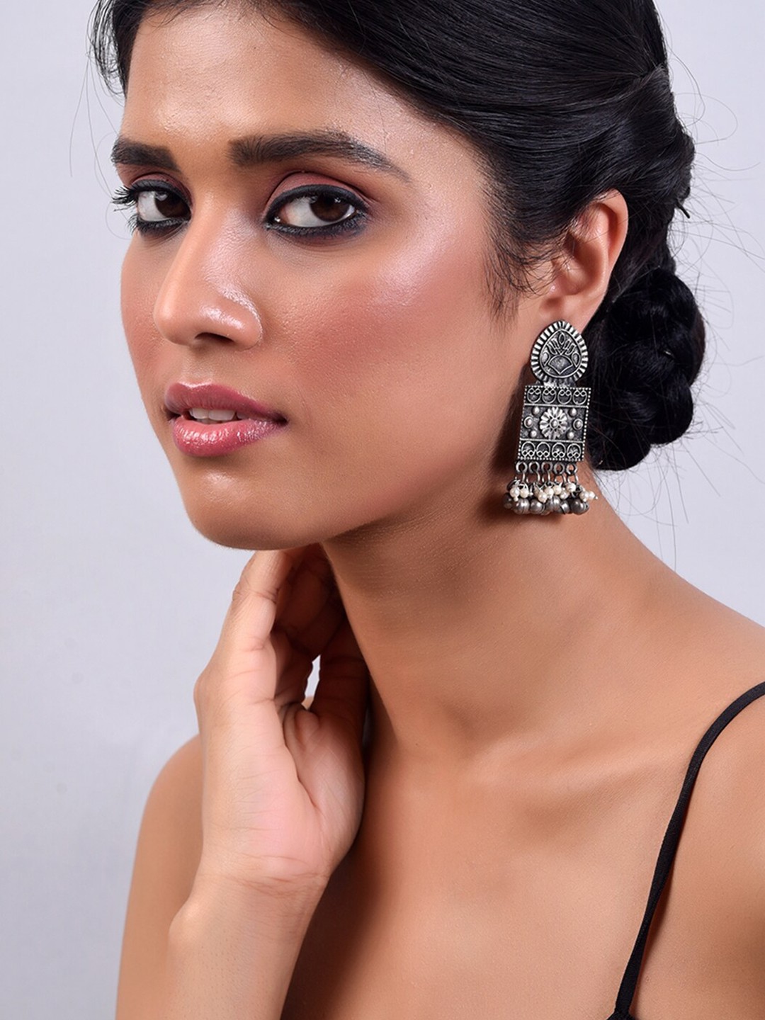 

phuljhadi Silver-Plated Contemporary Jhumkas Earrings