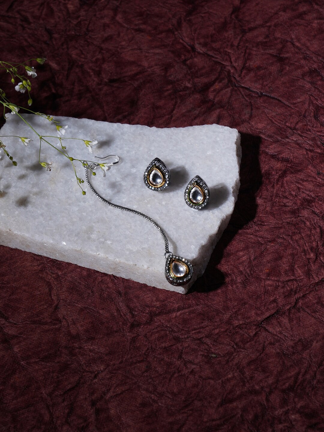 

Ruby Raang Rhodium-Plated Silver-Toned Kundan-Studded Earrings & Maangtikka