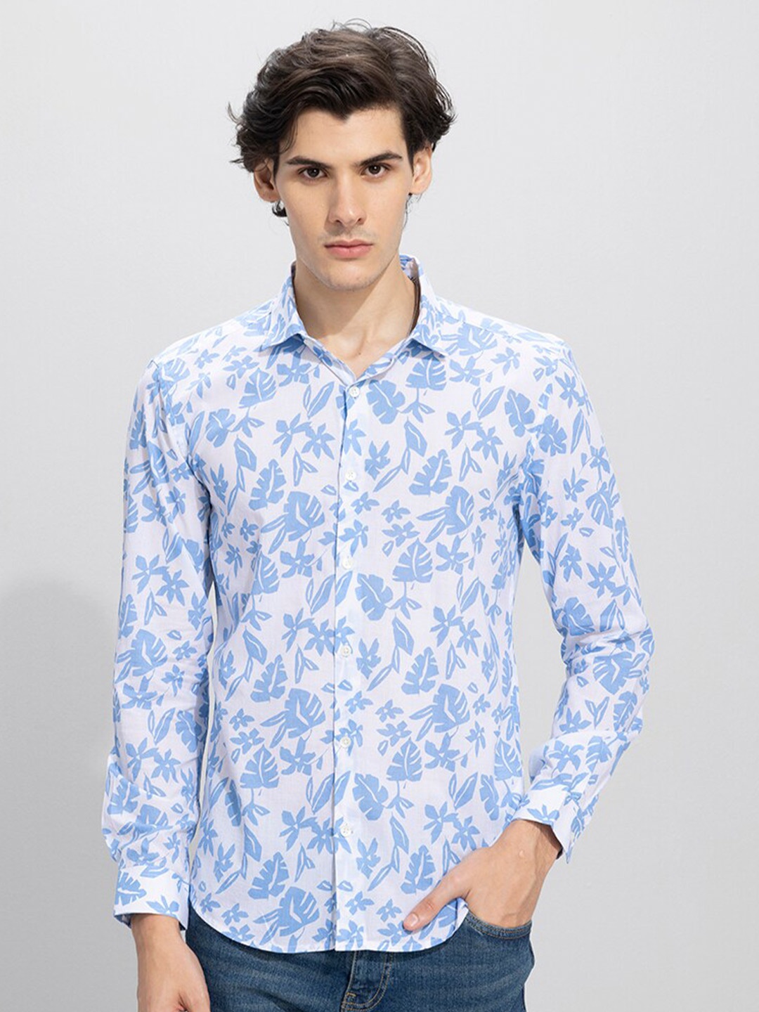 

Snitch Blue & White Floral Printed Slim Fit Cotton Casual Shirt