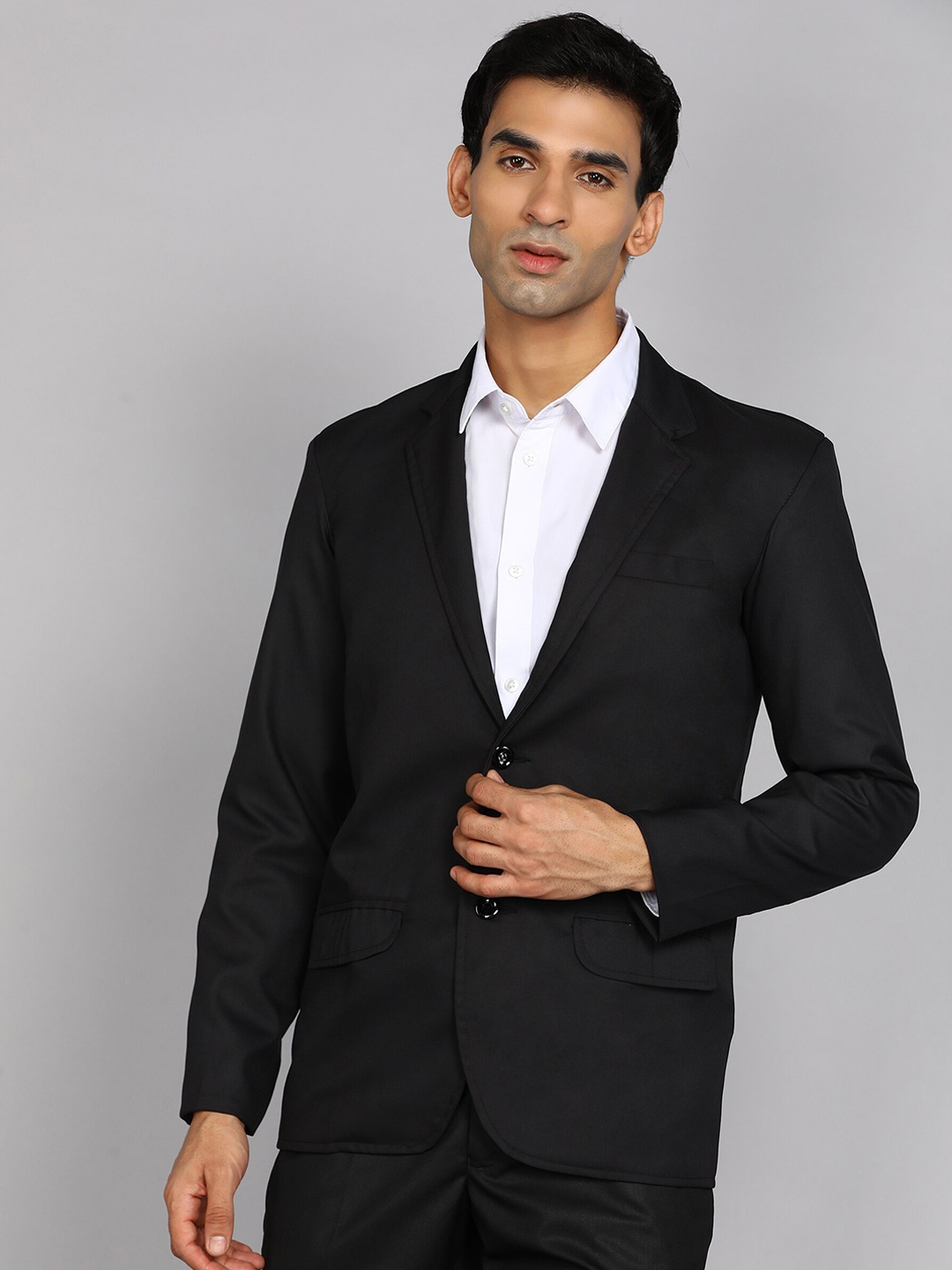 

Avaeta Notched Lapel Double-Breasted Blazer, Black