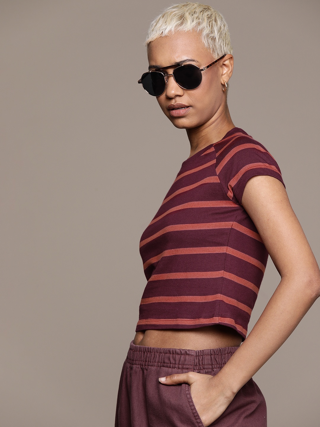 

The Roadster Lifestyle Co. Striped Pure Cotton Slim Fit Crop T-shirt, Burgundy