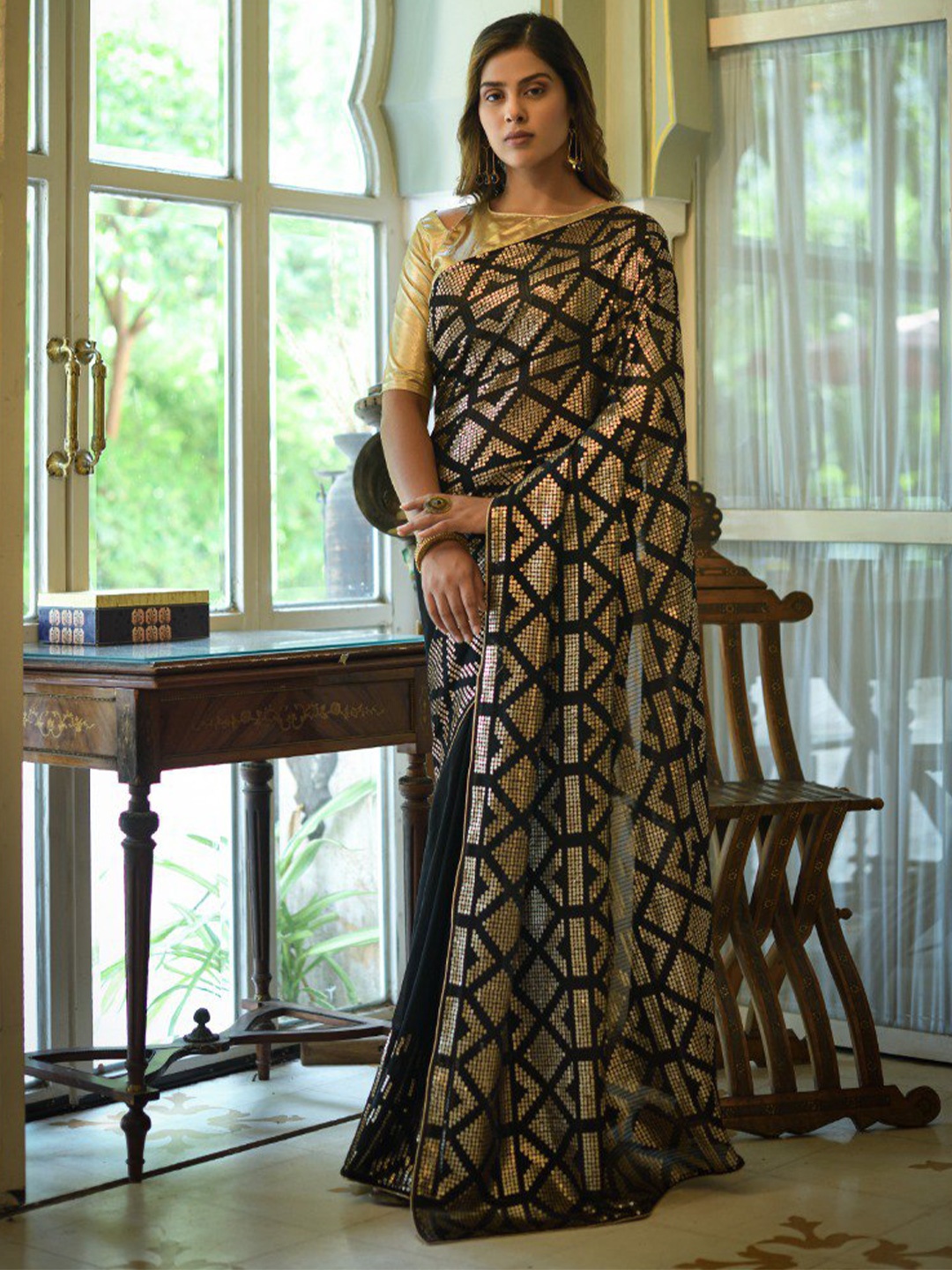 

VEERAX Embellished Sequinned Pure Georgette Saree, Black