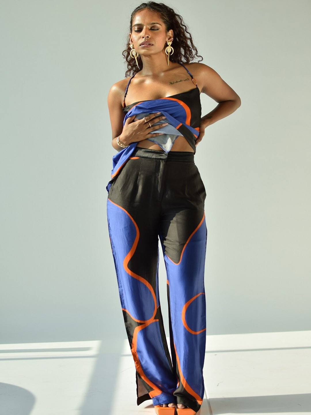 

MISSY Women Abstract Printed Relaxed Straight Leg Straight Fit High-Rise Parallel Trousers, Blue