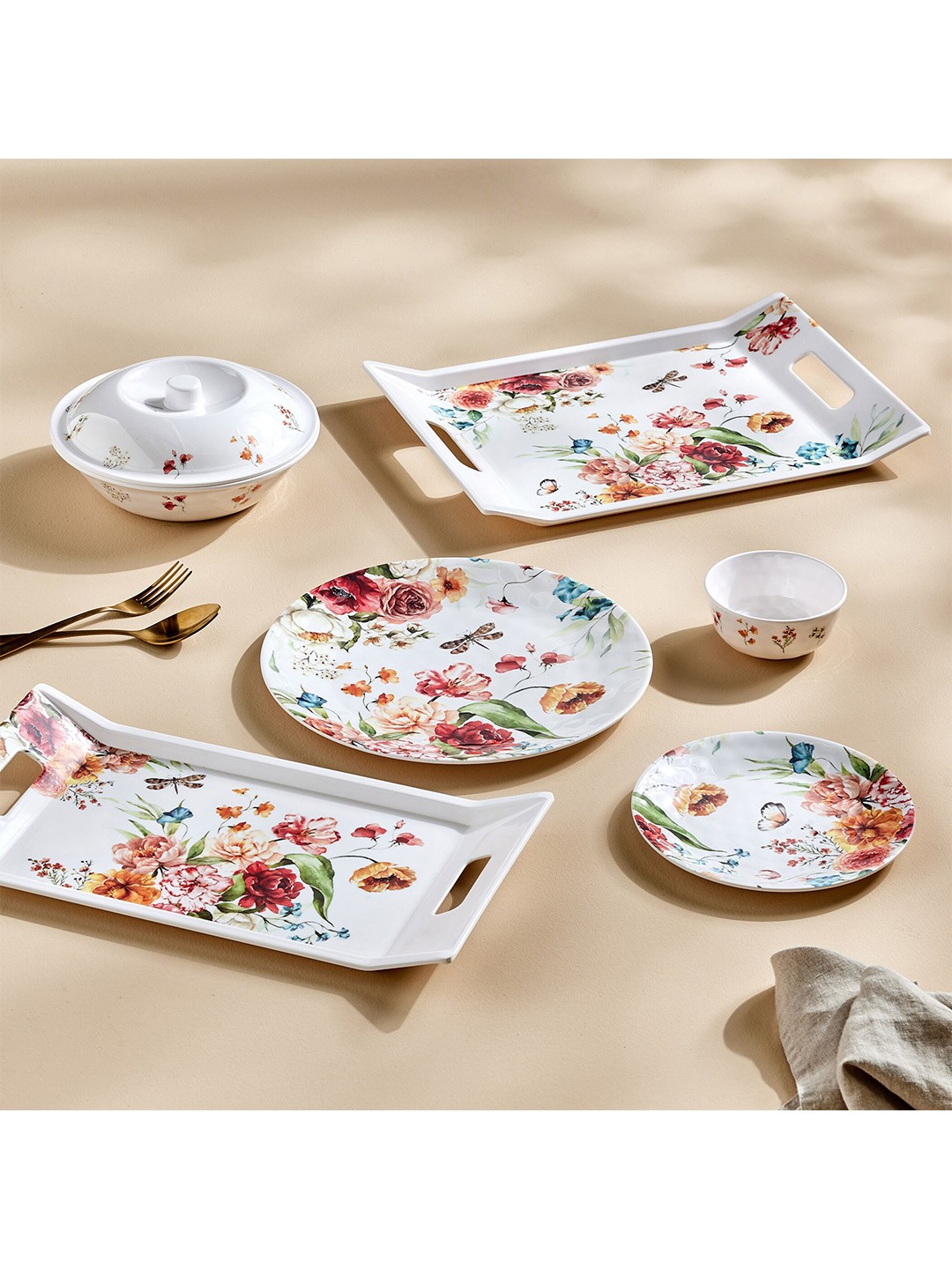 

Home Centre Meadows Theme White & Red Floral Printed Melamine Glossy Plate