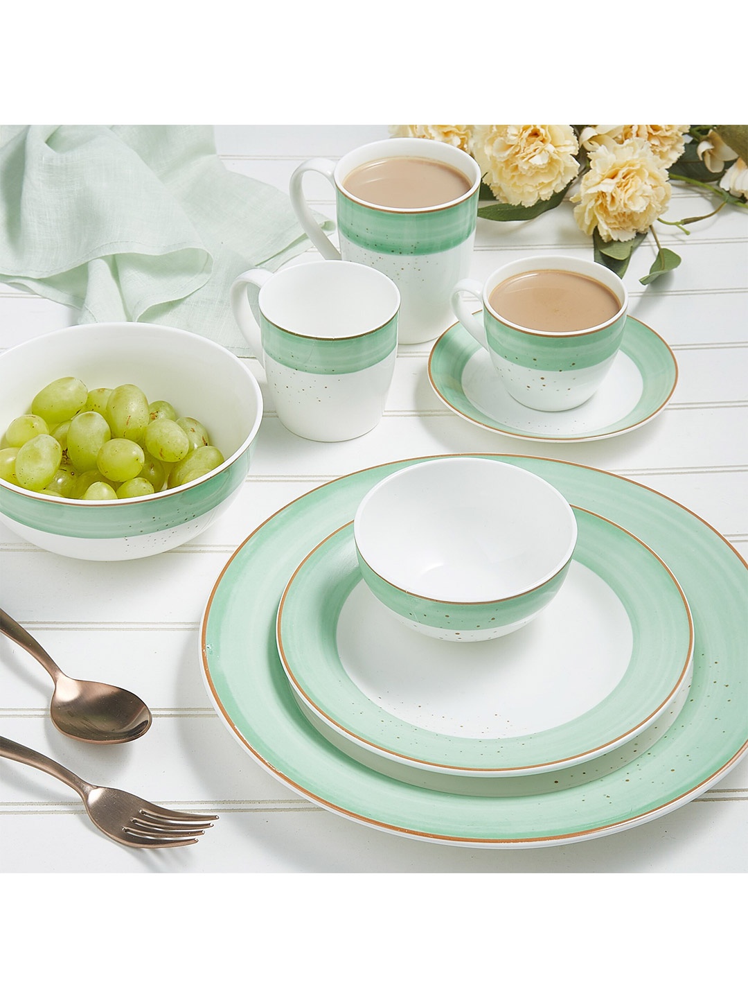 

Home Centre Green & White 1 Piece Stoneware Matte Plate