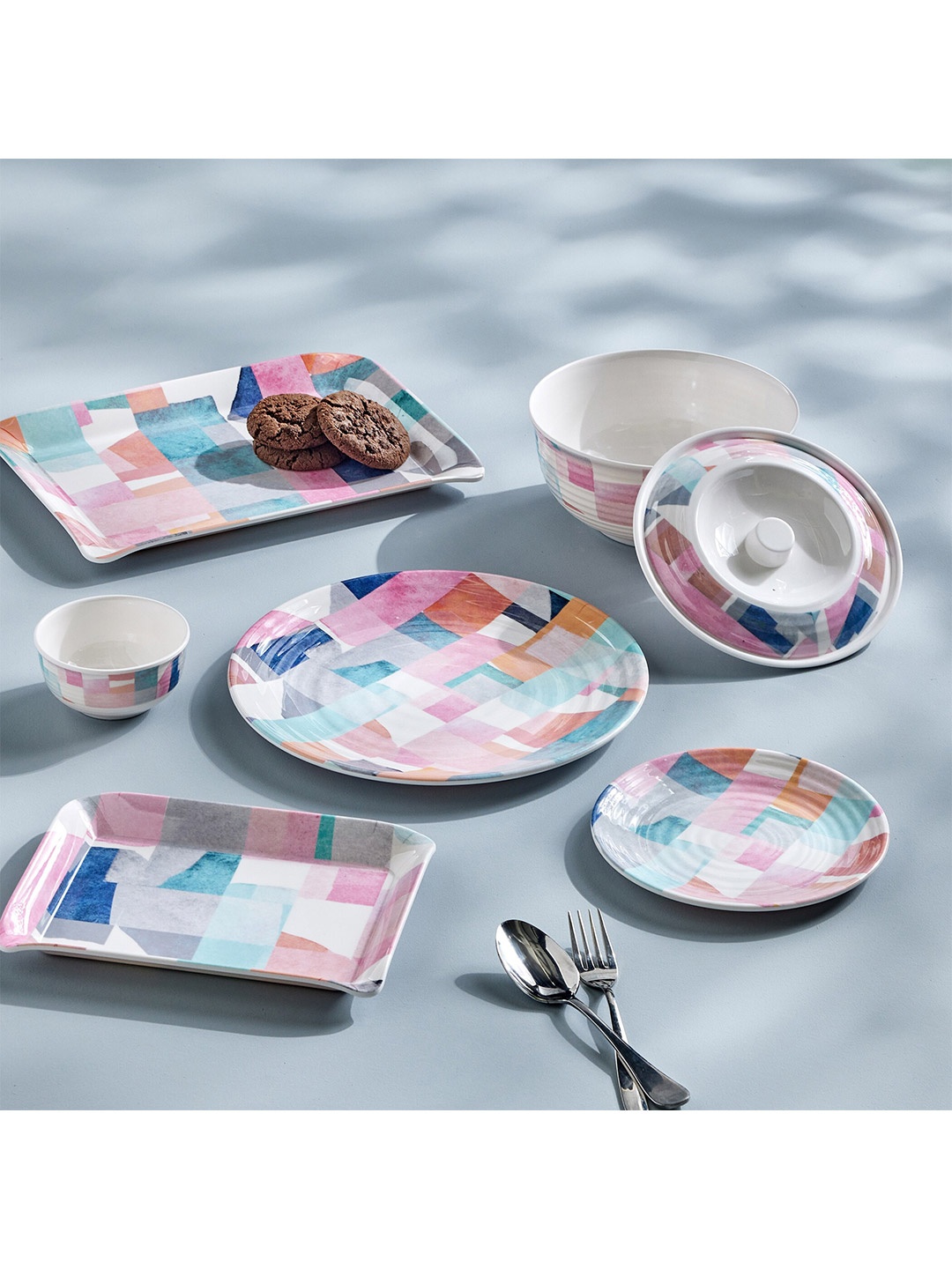 

Home Centre Meadows Theme Pink & Blue Printed Melamine Glossy Plate