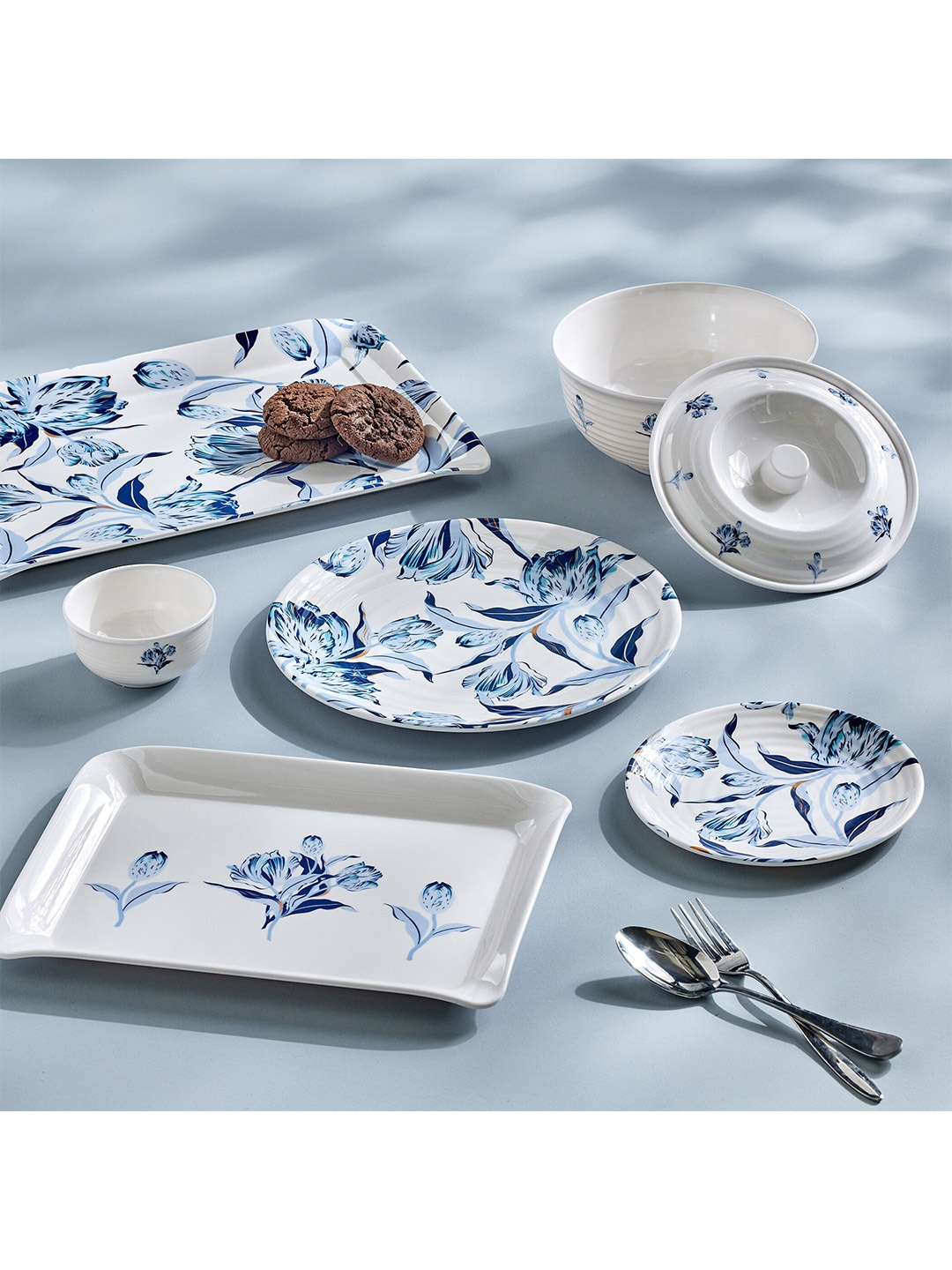 

Home Centre Meadows Theme White & Blue Floral Printed Melamine Matte Plate