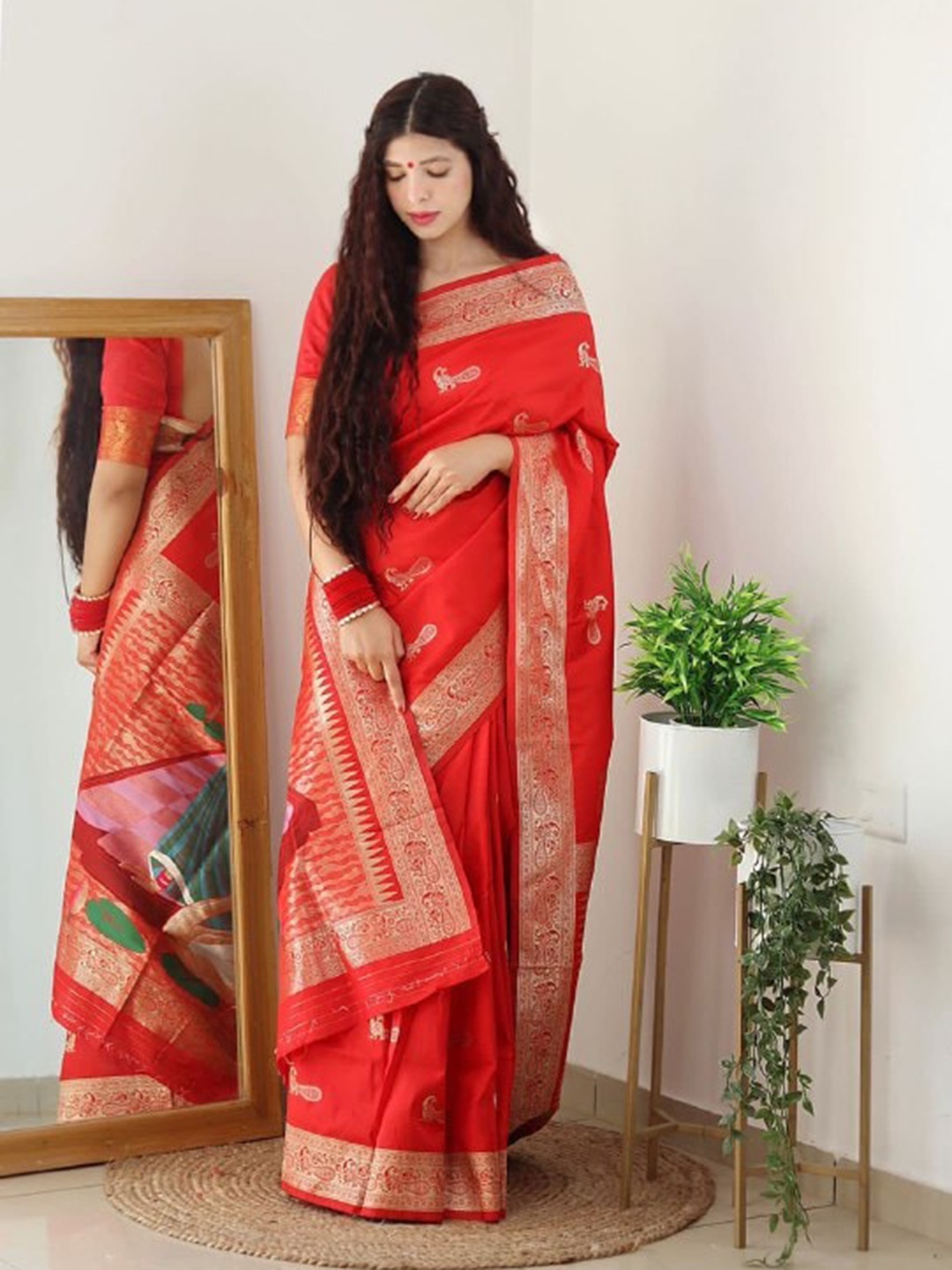

VEERAX Woven Design Zari Pure Silk Banarasi Saree, Red