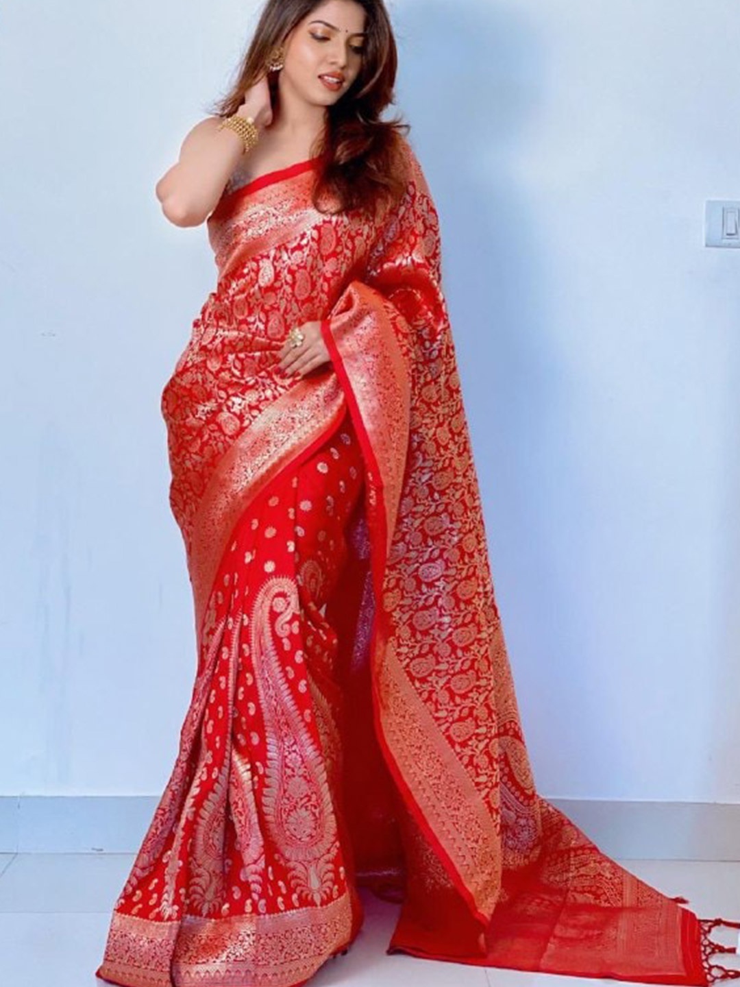 

VEERAX Ethnic Motifs Woven Design Zari Pure Silk Banarasi Saree, Red