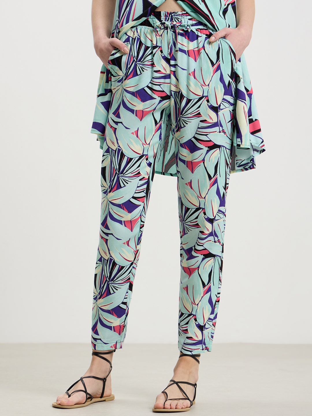 

CALLIOPE Women Floral Printed High-Rise Trousers, Green