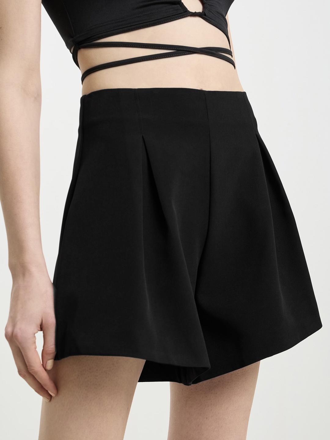 

CALLIOPE Women High-Rise Shorts, Black