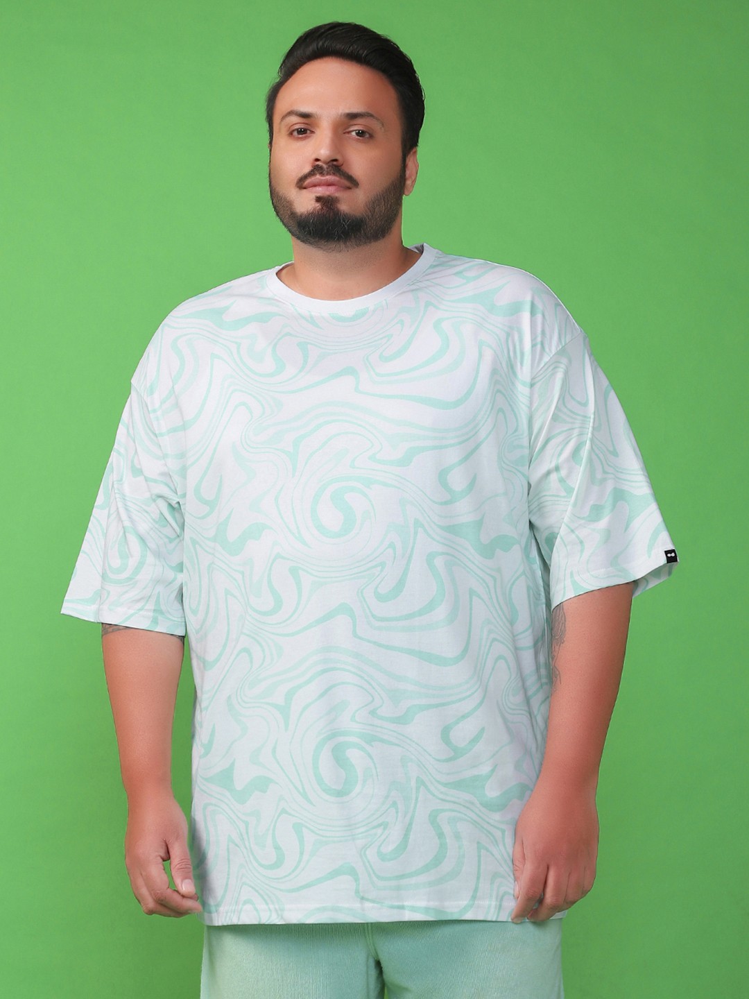 

Bewakoof Plus Abstract Printed Printed Oversized Pure Cotton T-Shirt, White