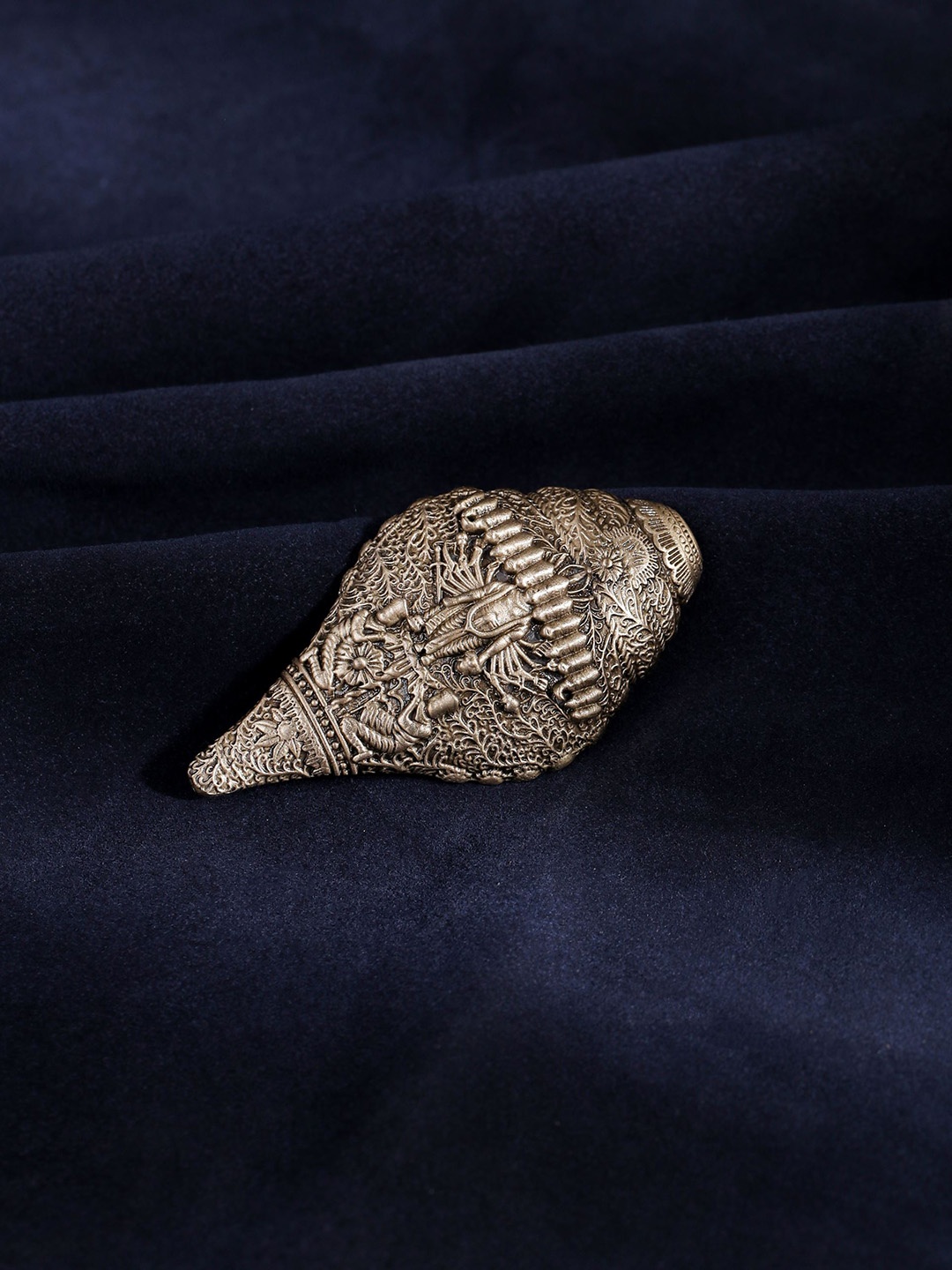 

COSA NOSTRAA Shell-Shaped Brooch, Gold