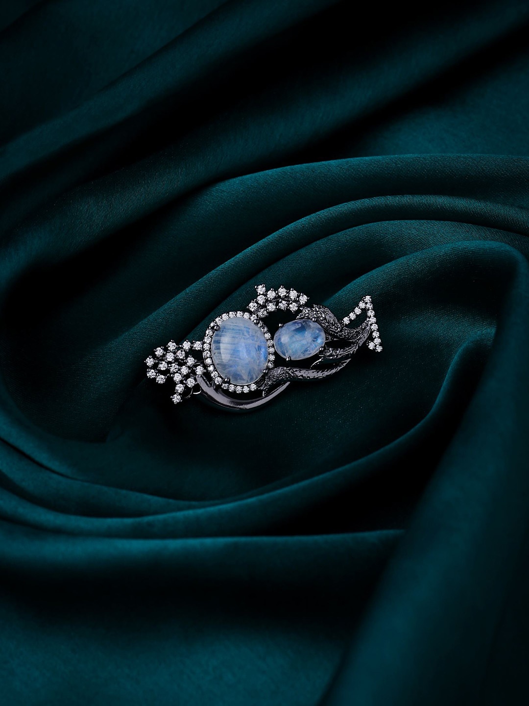 

COSA NOSTRAA Men Studded Shine Brooch, Metallic