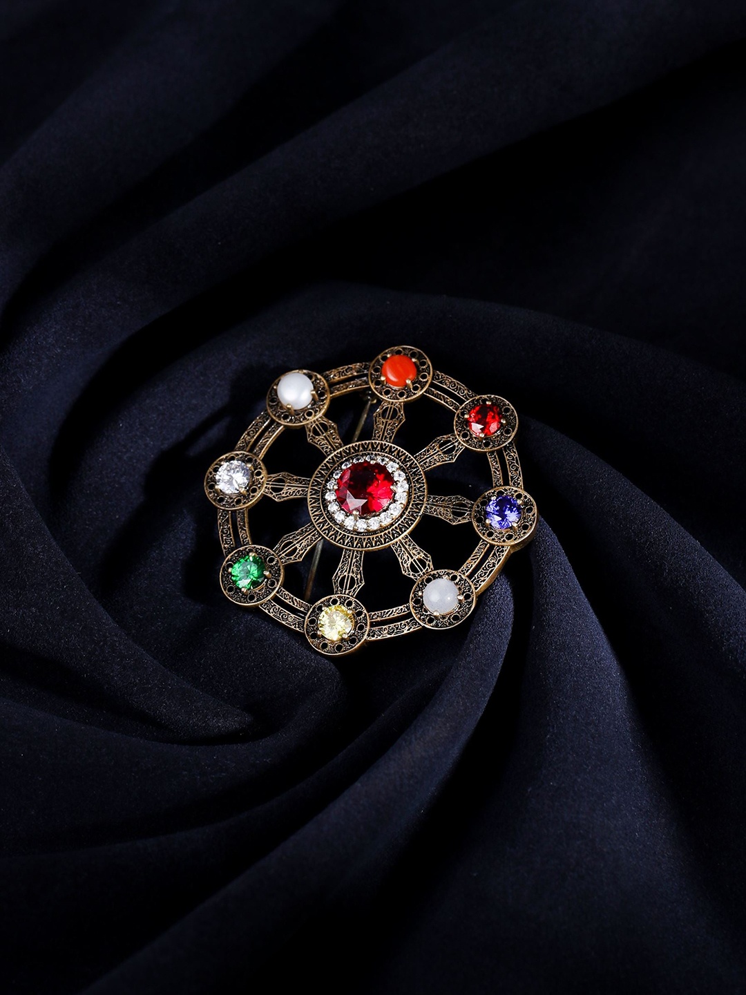 

COSA NOSTRAA Wheel of Fortune-Shaped Brooch, Gold