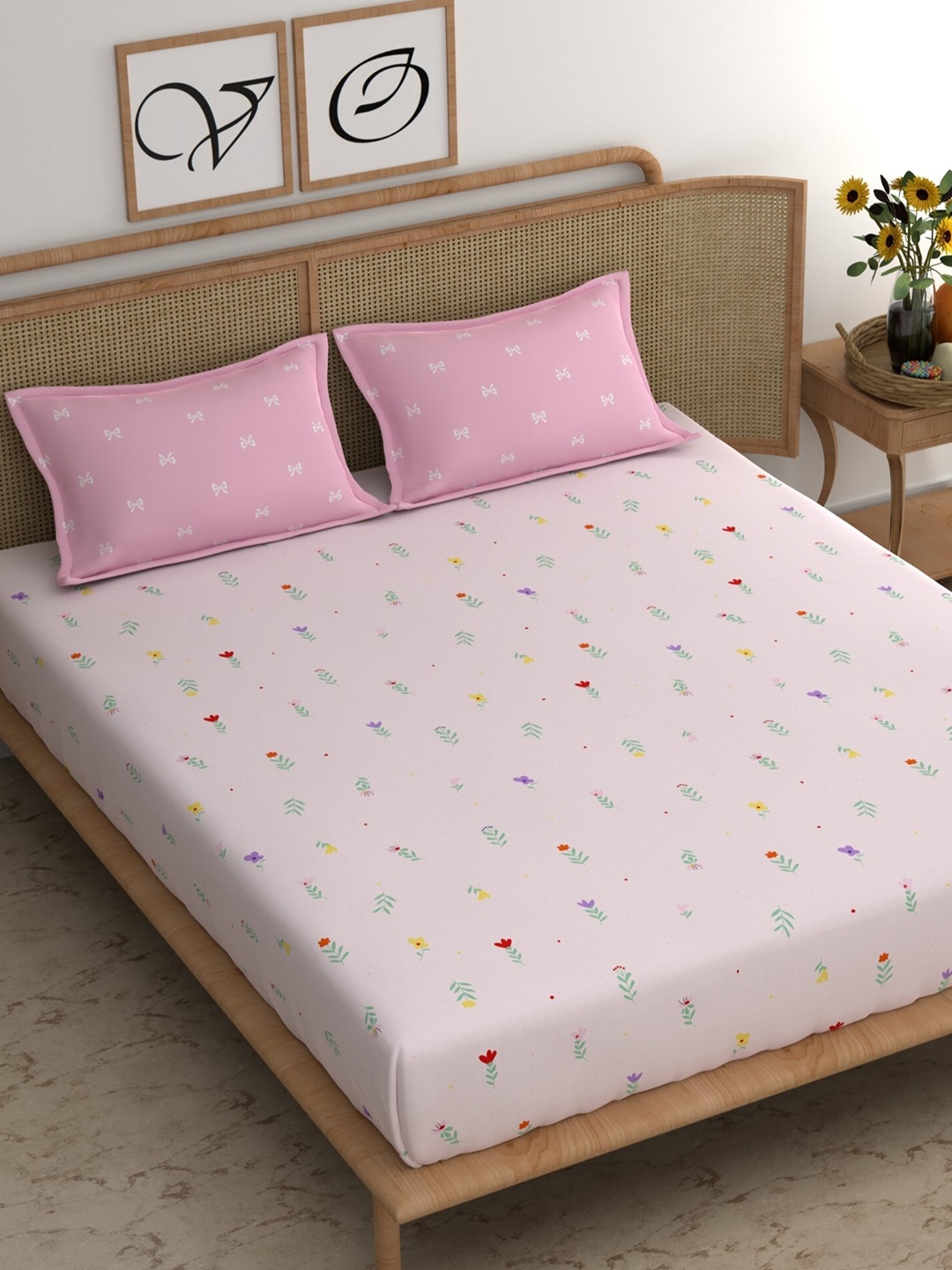 

CHHAVI INDIA Pink & Red Floral 210 TC King Bedsheet with 2 Pillow Covers