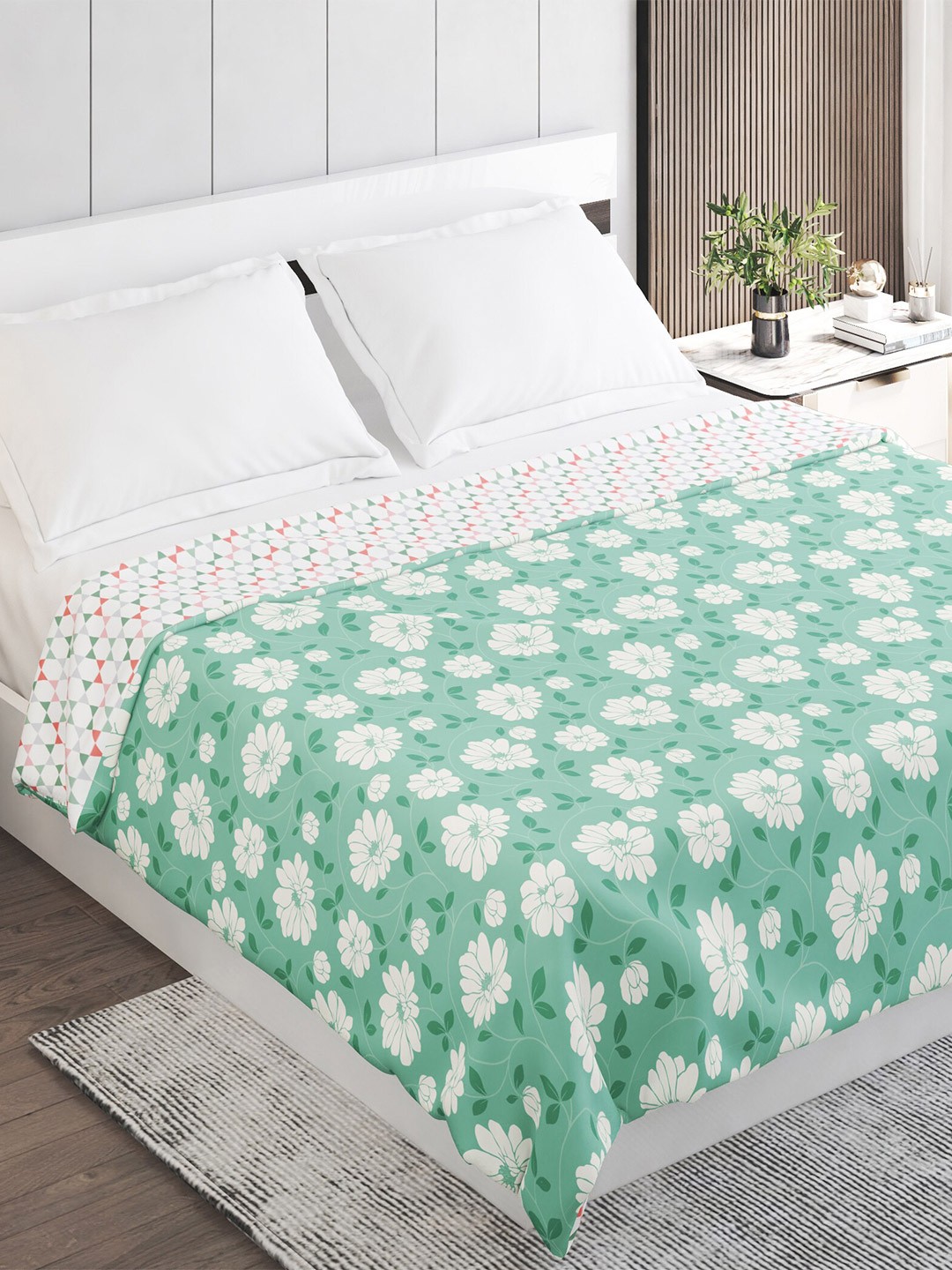 

Home Centre Green & White Floral Microfiber Mild Winter 150 GSM Double Bed Dohar