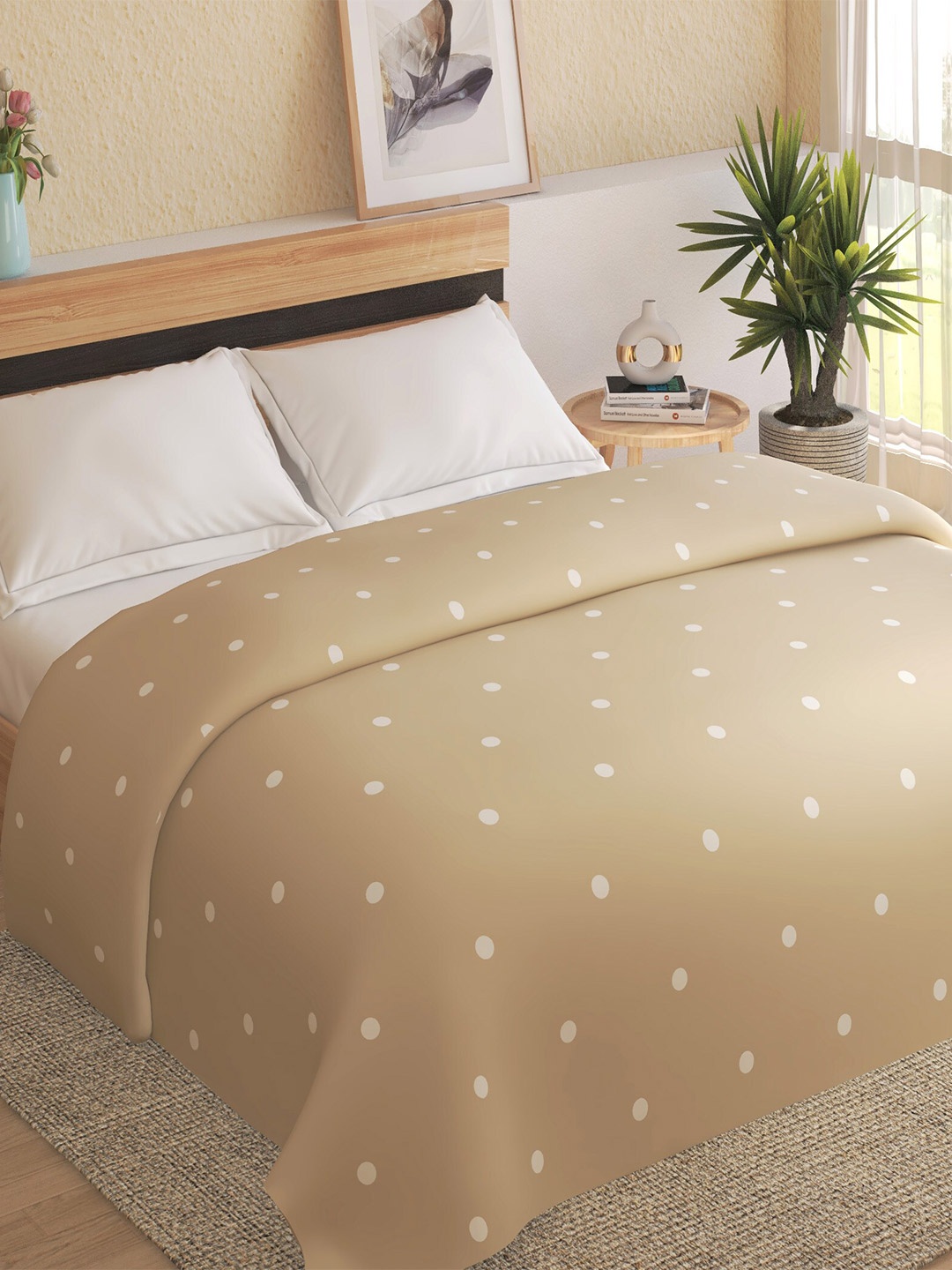 

Home Centre Beige & White Mild Winter 150 GSM Double Bed Quilt