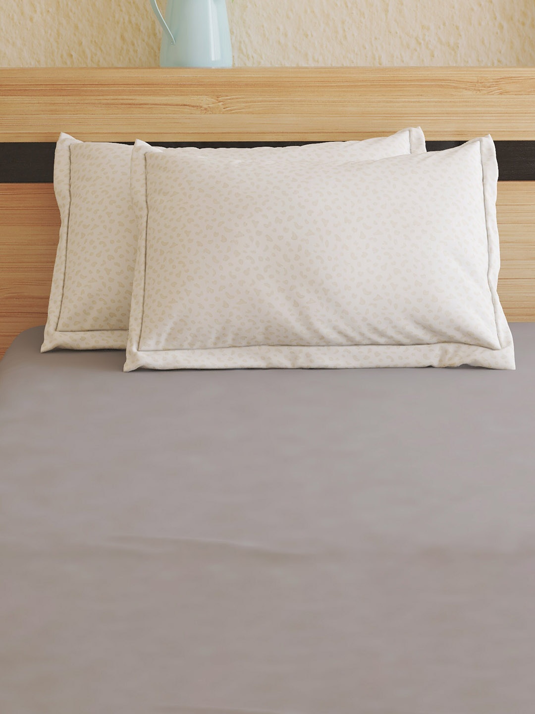 

Home Centre Colour Refresh Beige 2-Pieces Printed Cotton Pillow Covers