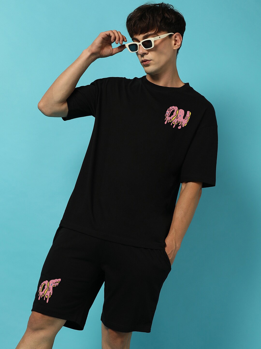 

Campus Sutra Printed T-Shirt & Shorts Co-Ords, Black