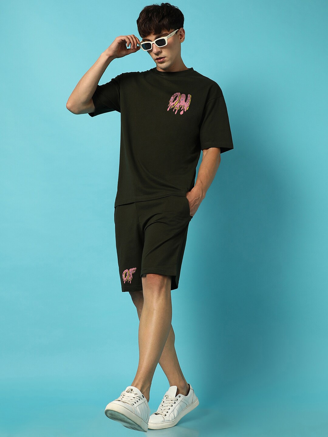 

Campus Sutra Olive Green Printed Oversized T-Shirt & Shorts