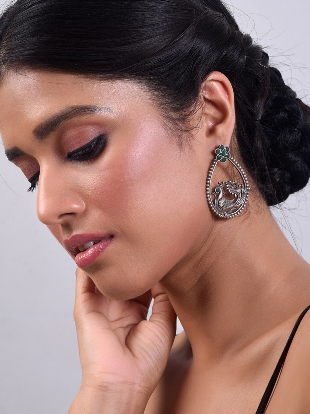 

phuljhadi Silver-Plated Contemporary Chandbalis