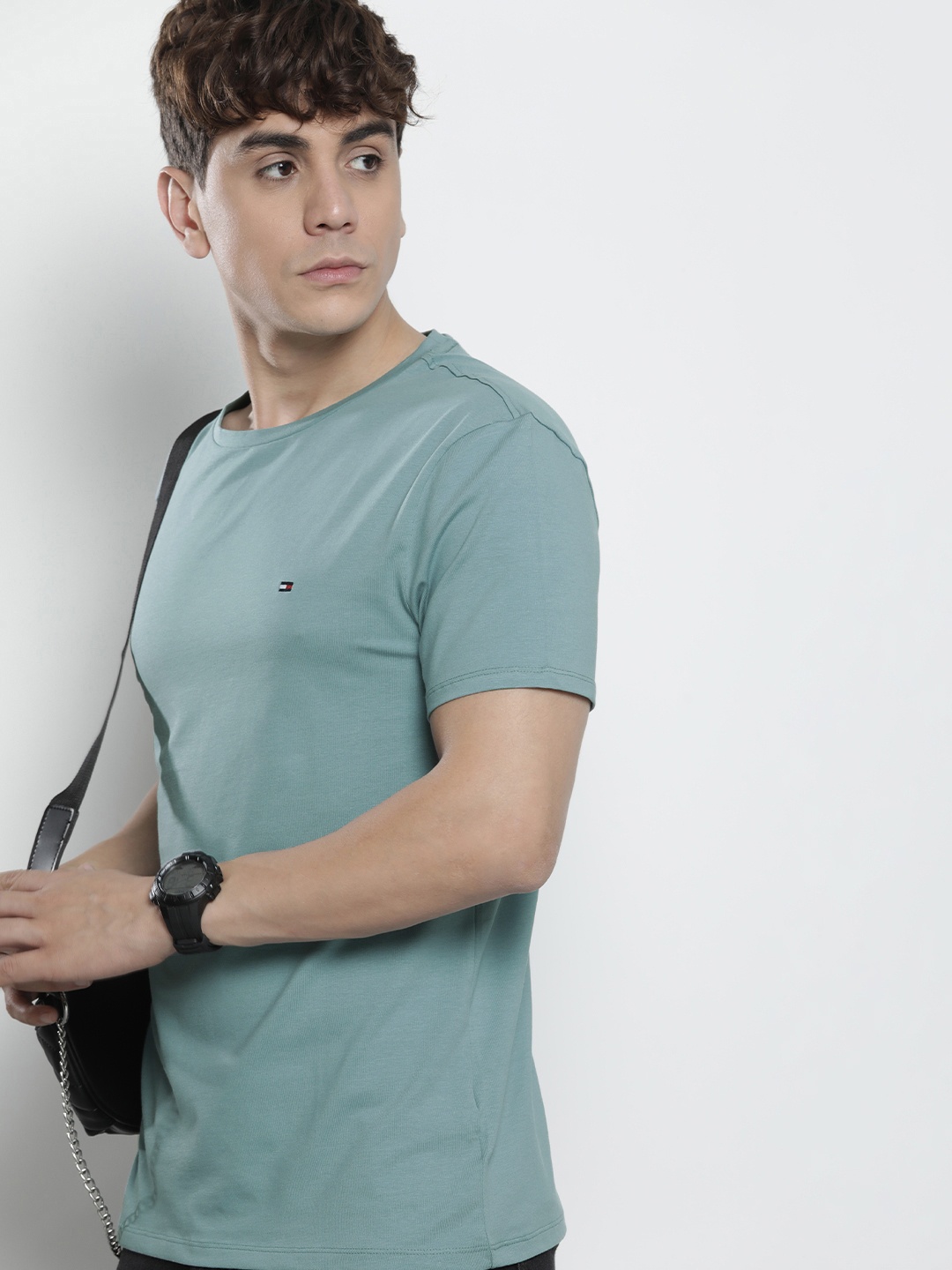 

Tommy Hilfiger Round Neck Slim Fit Solid Casual T-shirt, Blue