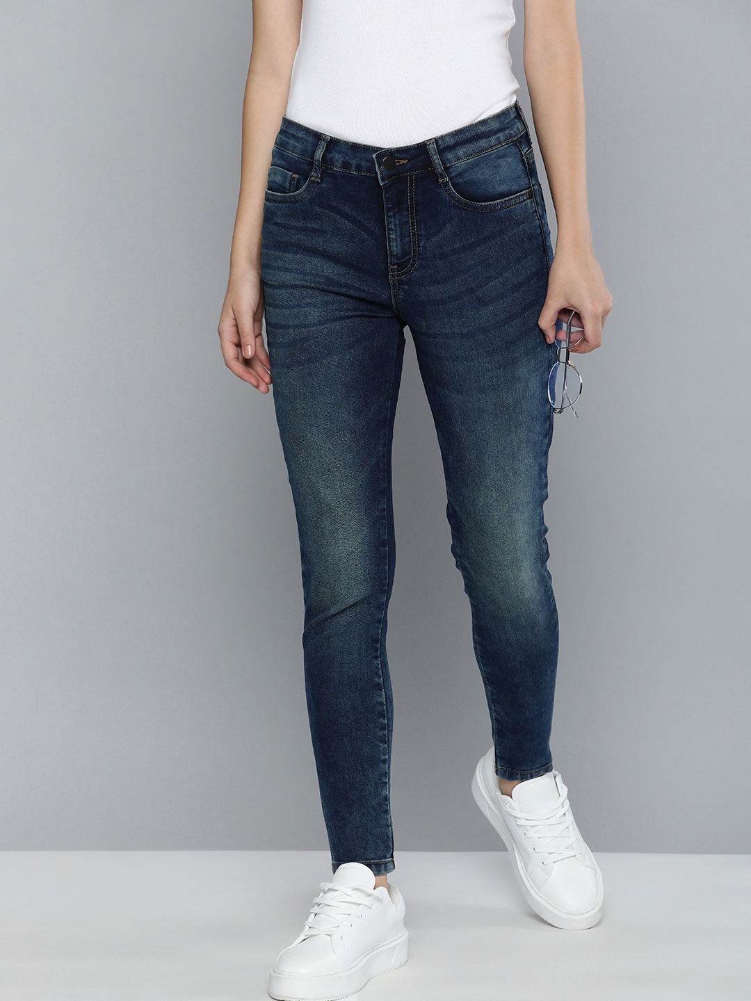 

Mast & Harbour Women Skinny Fit Light Fade Stretchable Jeans, Blue