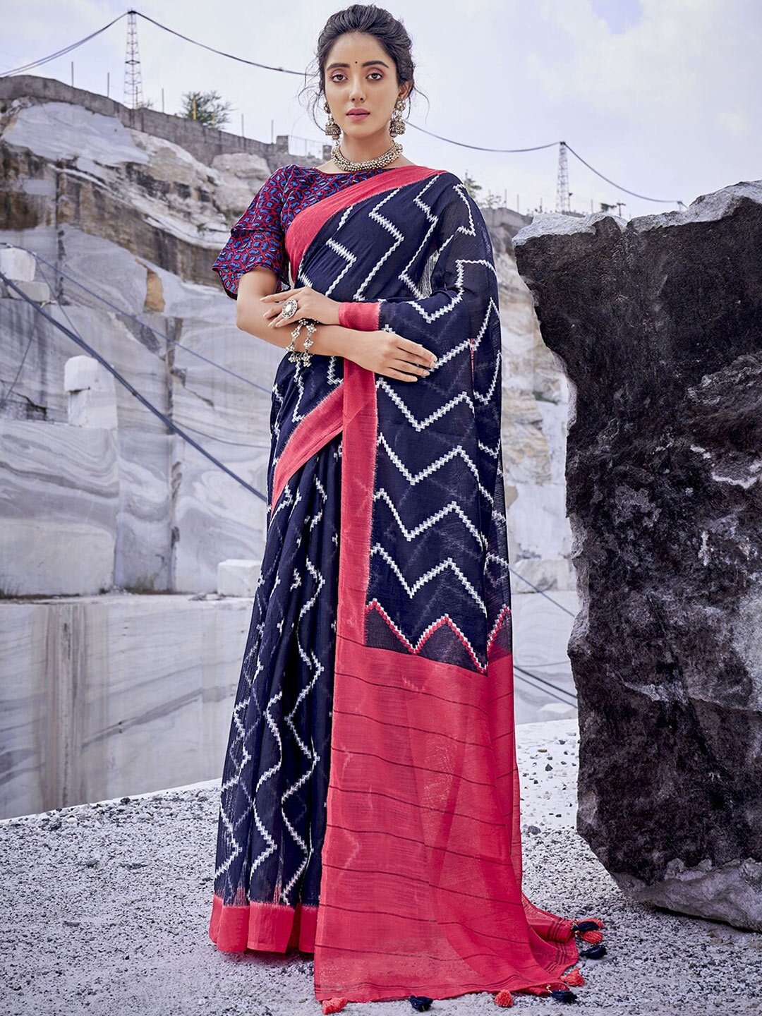 

Mitera Navy Blue & White Chevron Printed Saree
