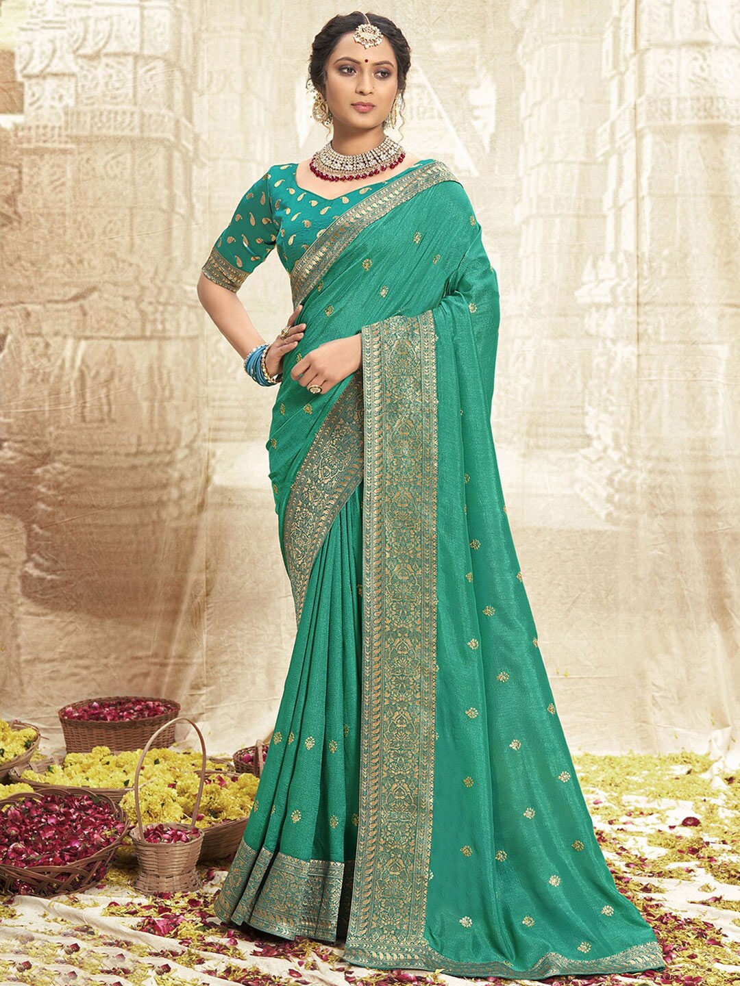 

Mitera Green & Gold-Toned Ethnic Motifs Embroidered Saree